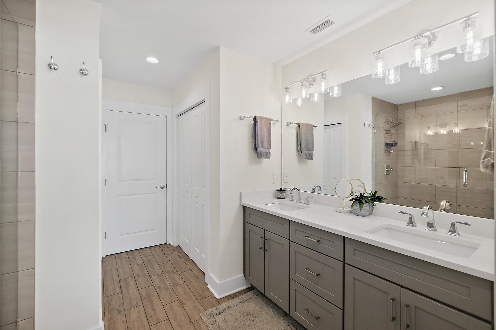 Image 36 of 59 For 13 Comares Ave