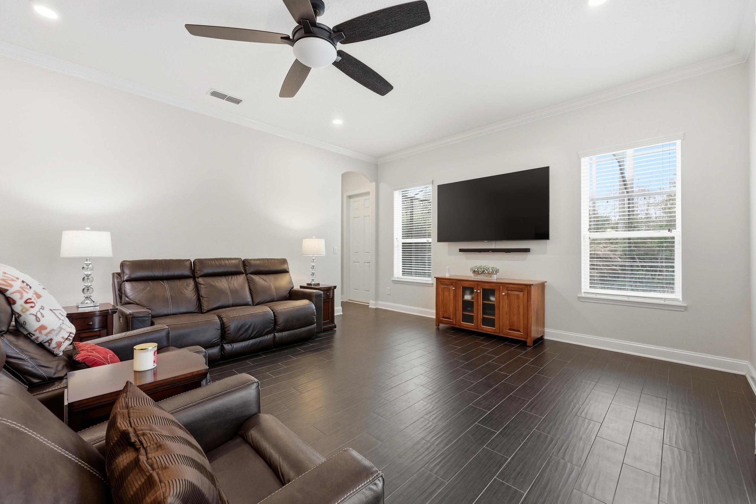 Image 19 of 74 For 324 Enrede Ln