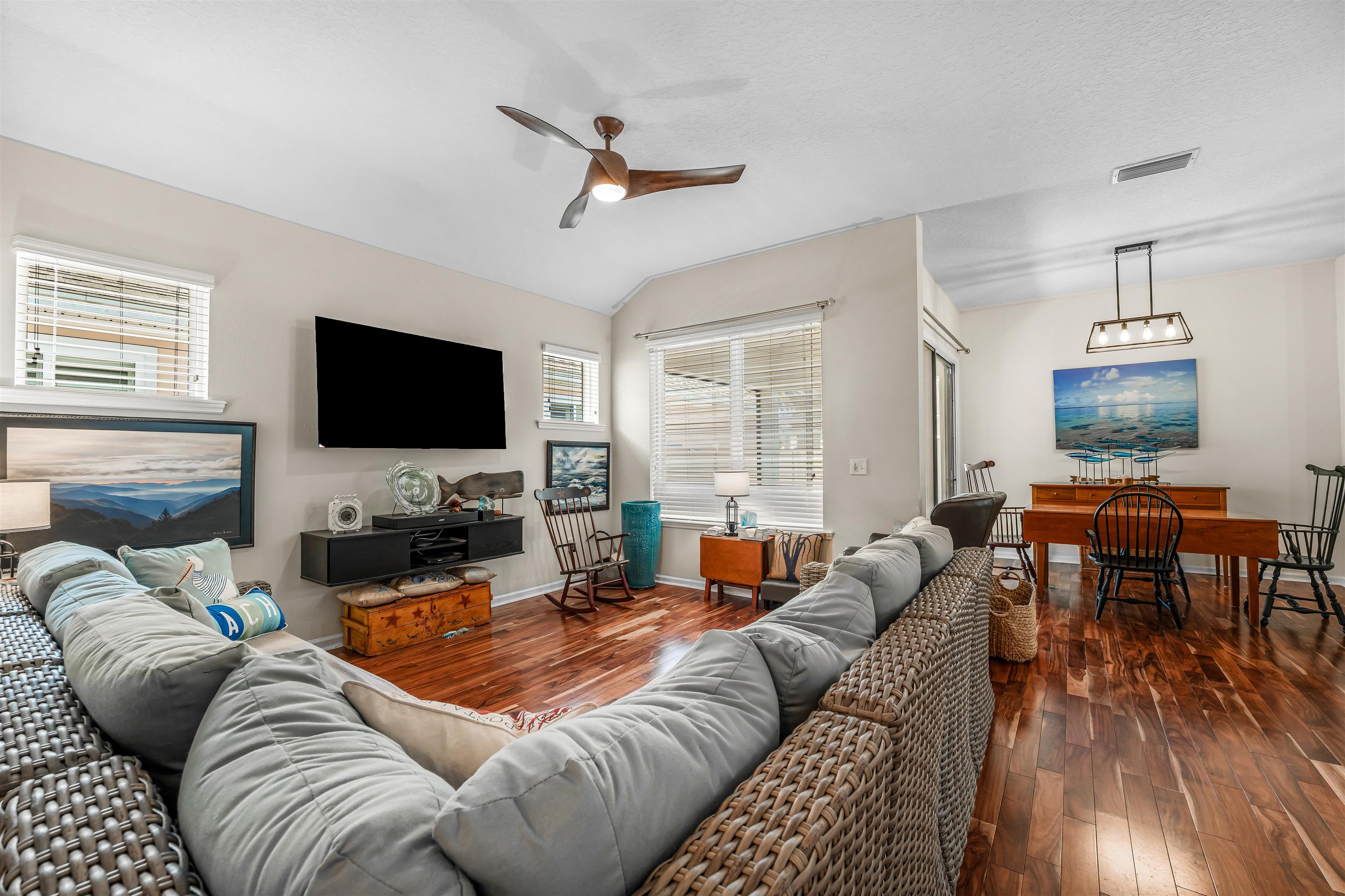 Image 18 of 50 For 344 Garden Wood Dr