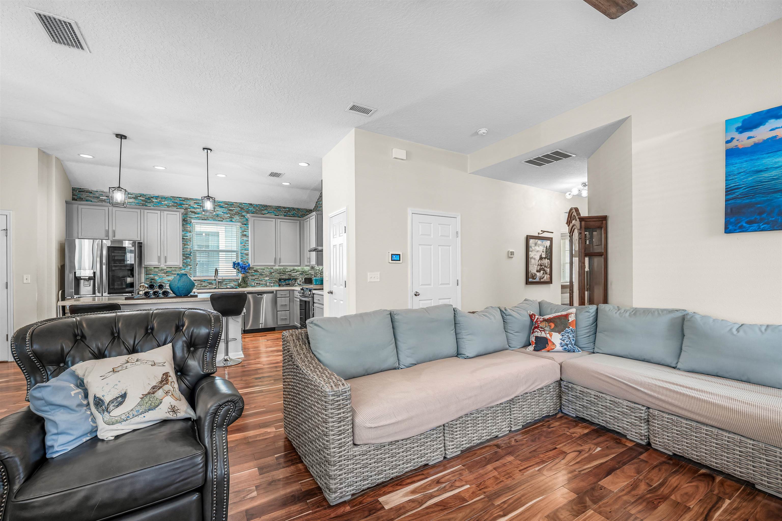 Image 19 of 50 For 344 Garden Wood Dr