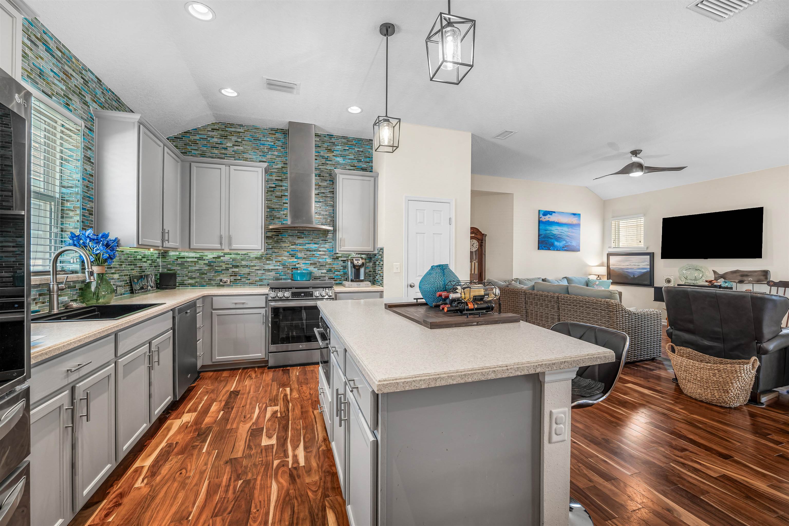 Image 22 of 50 For 344 Garden Wood Dr