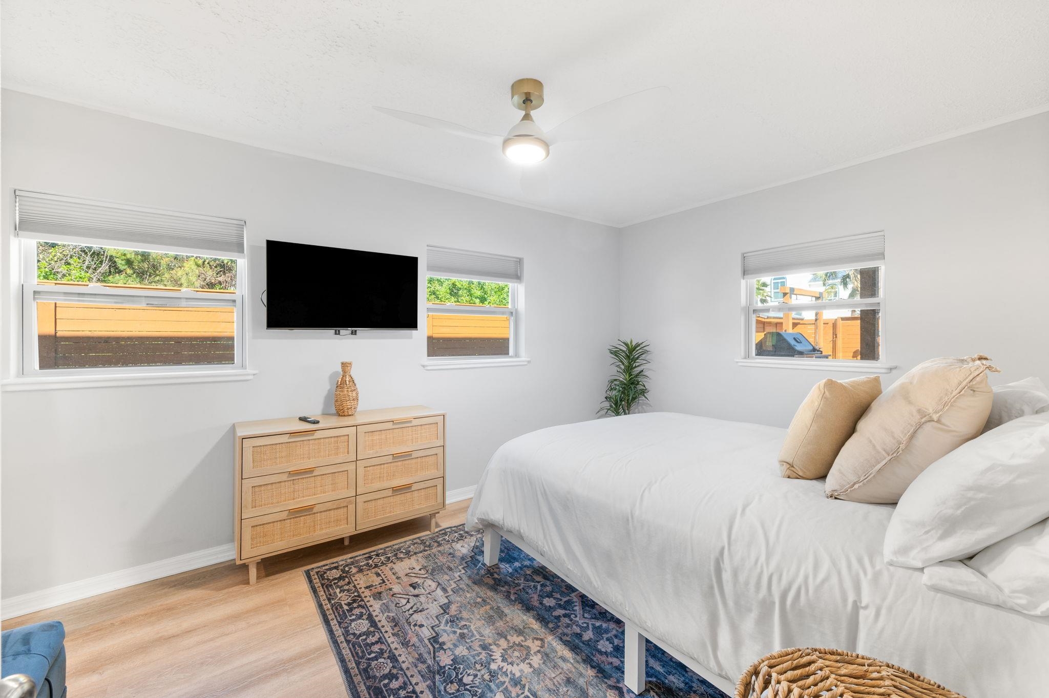 Image 13 of 70 For 40 Magnolia Ave E