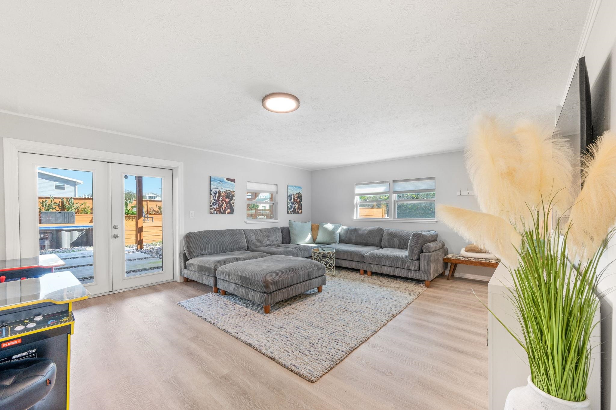 Image 2 of 70 For 40 Magnolia Ave E