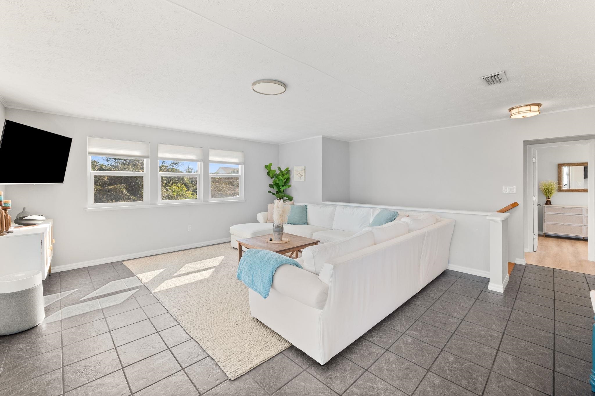 Image 26 of 70 For 40 Magnolia Ave E