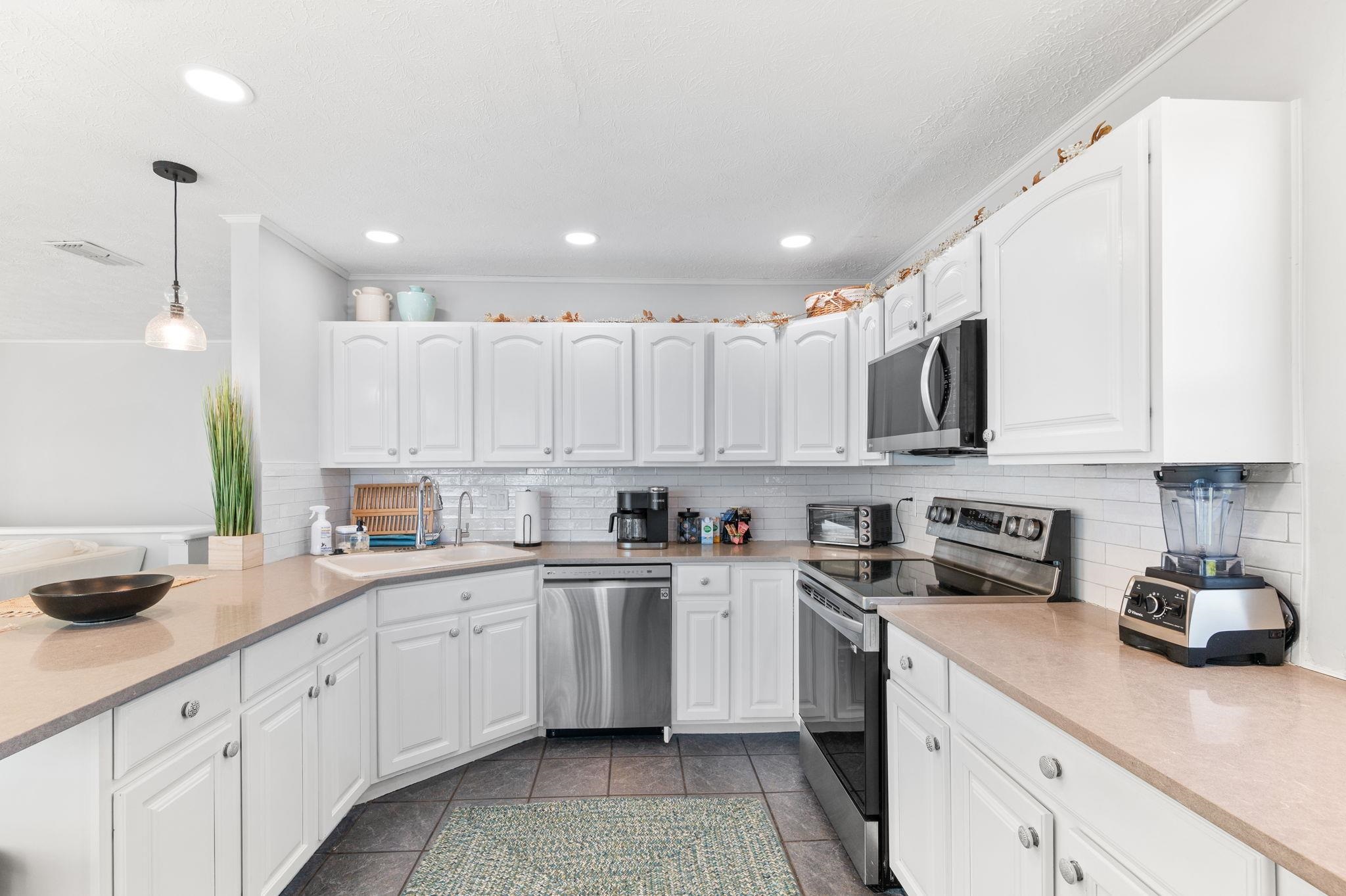 Image 32 of 70 For 40 Magnolia Ave E