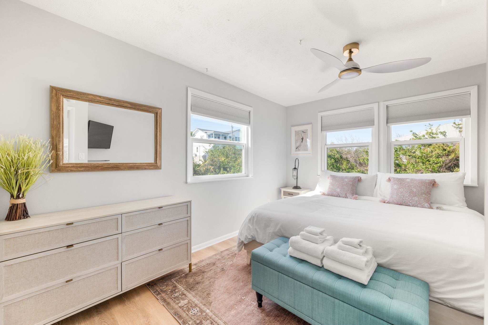 Image 4 of 70 For 40 Magnolia Ave E