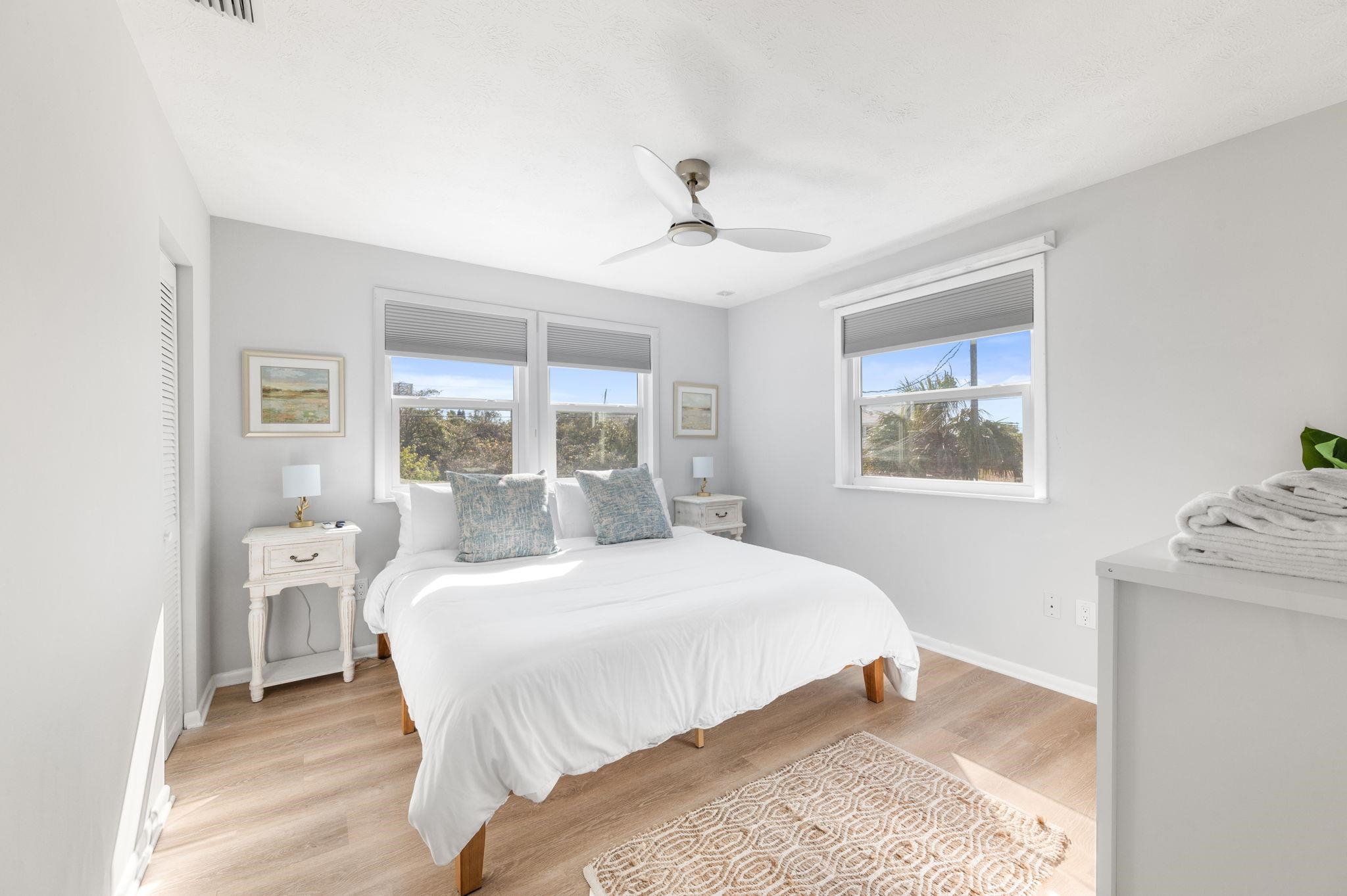 Image 41 of 70 For 40 Magnolia Ave E