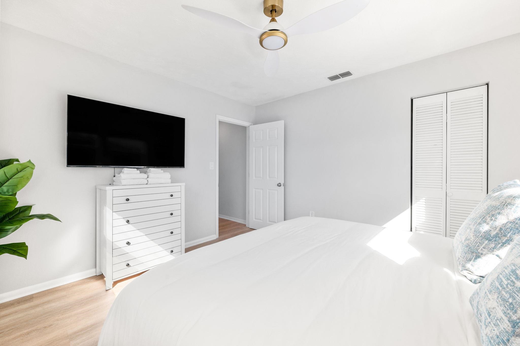 Image 42 of 70 For 40 Magnolia Ave E