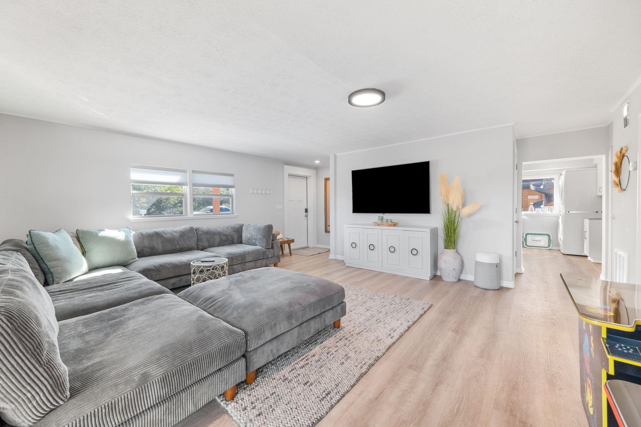 Image 8 of 70 For 40 Magnolia Ave E