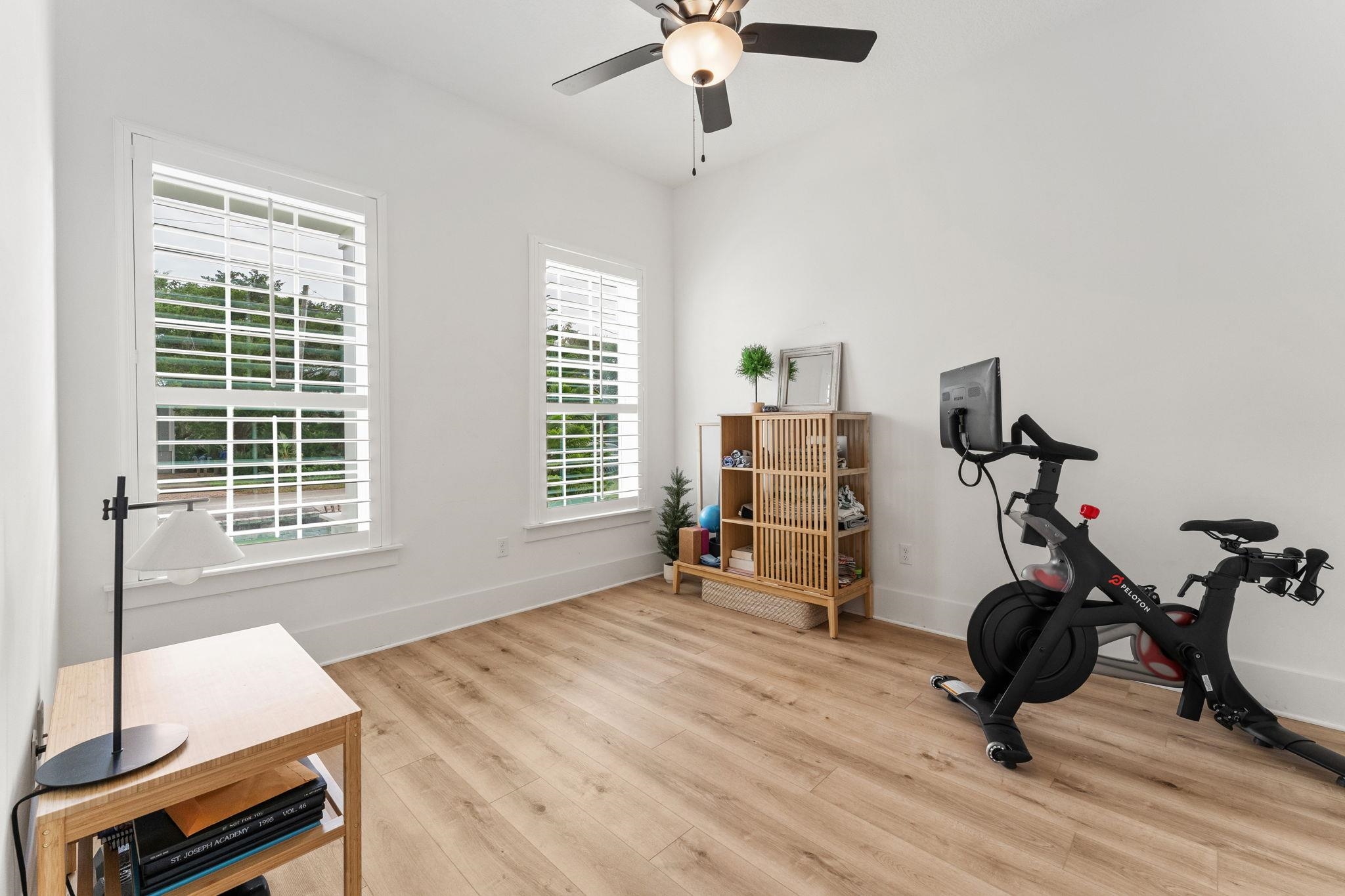 Image 13 of 36 For 152 Sherwood Ave