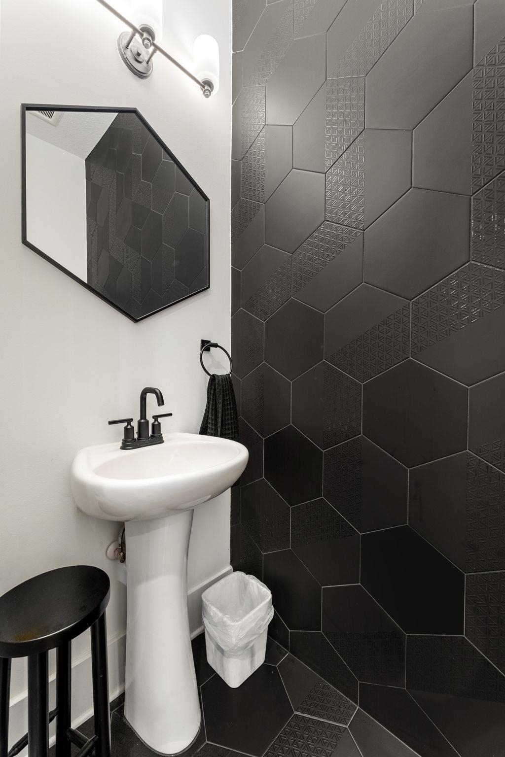 Image 18 of 36 For 152 Sherwood Ave