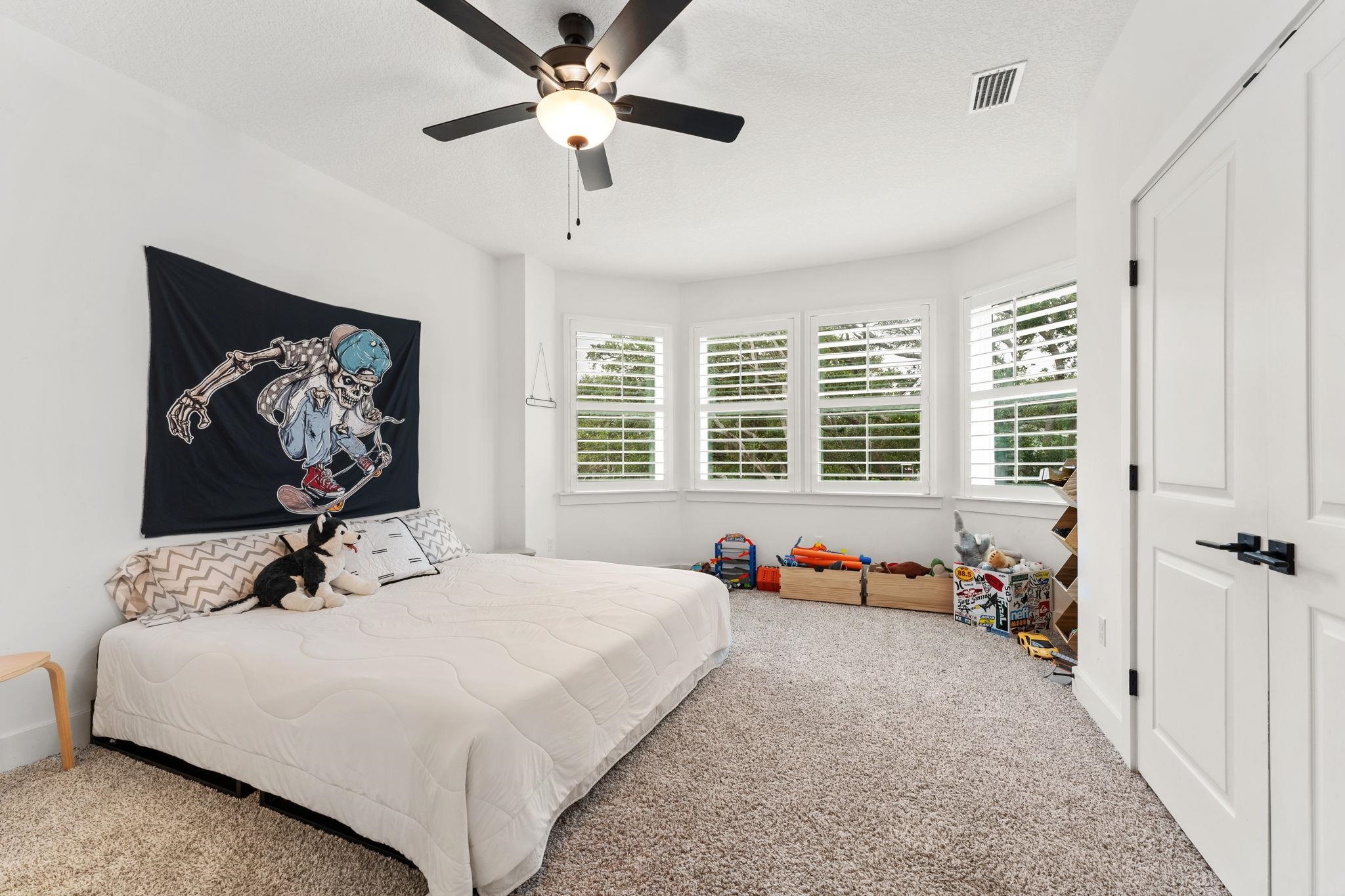 Image 23 of 36 For 152 Sherwood Ave