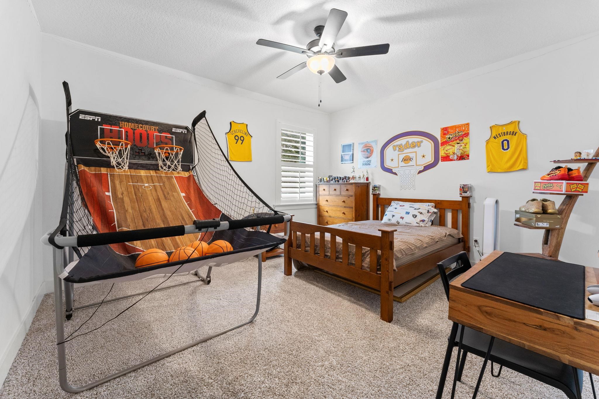 Image 27 of 36 For 152 Sherwood Ave