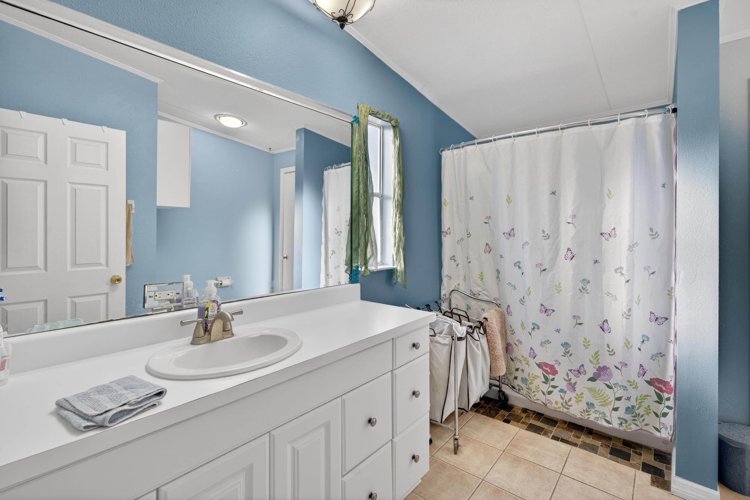 Image 19 of 38 For 5020 Kenneth Street