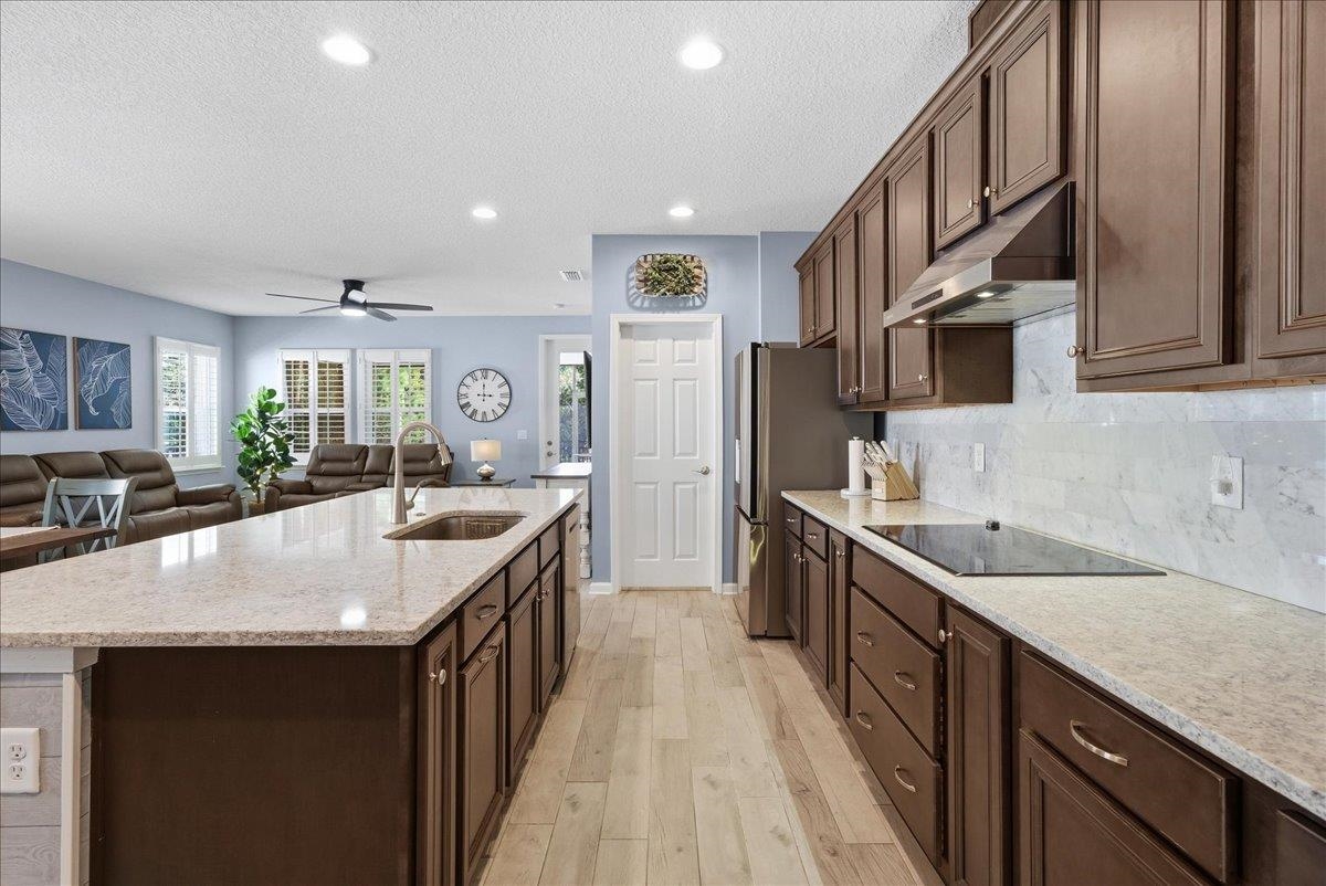 Image 17 of 58 For 30 La Mancha Drive