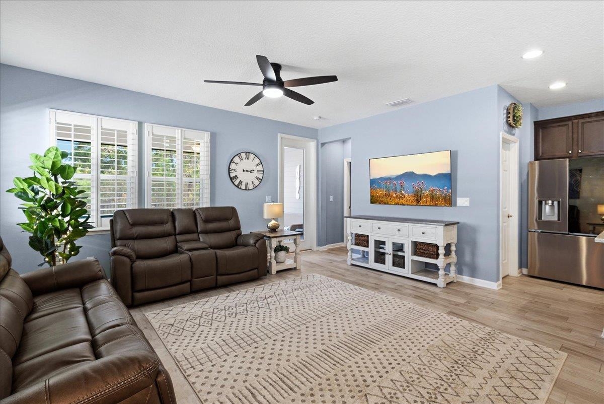 Image 8 of 58 For 30 La Mancha Drive