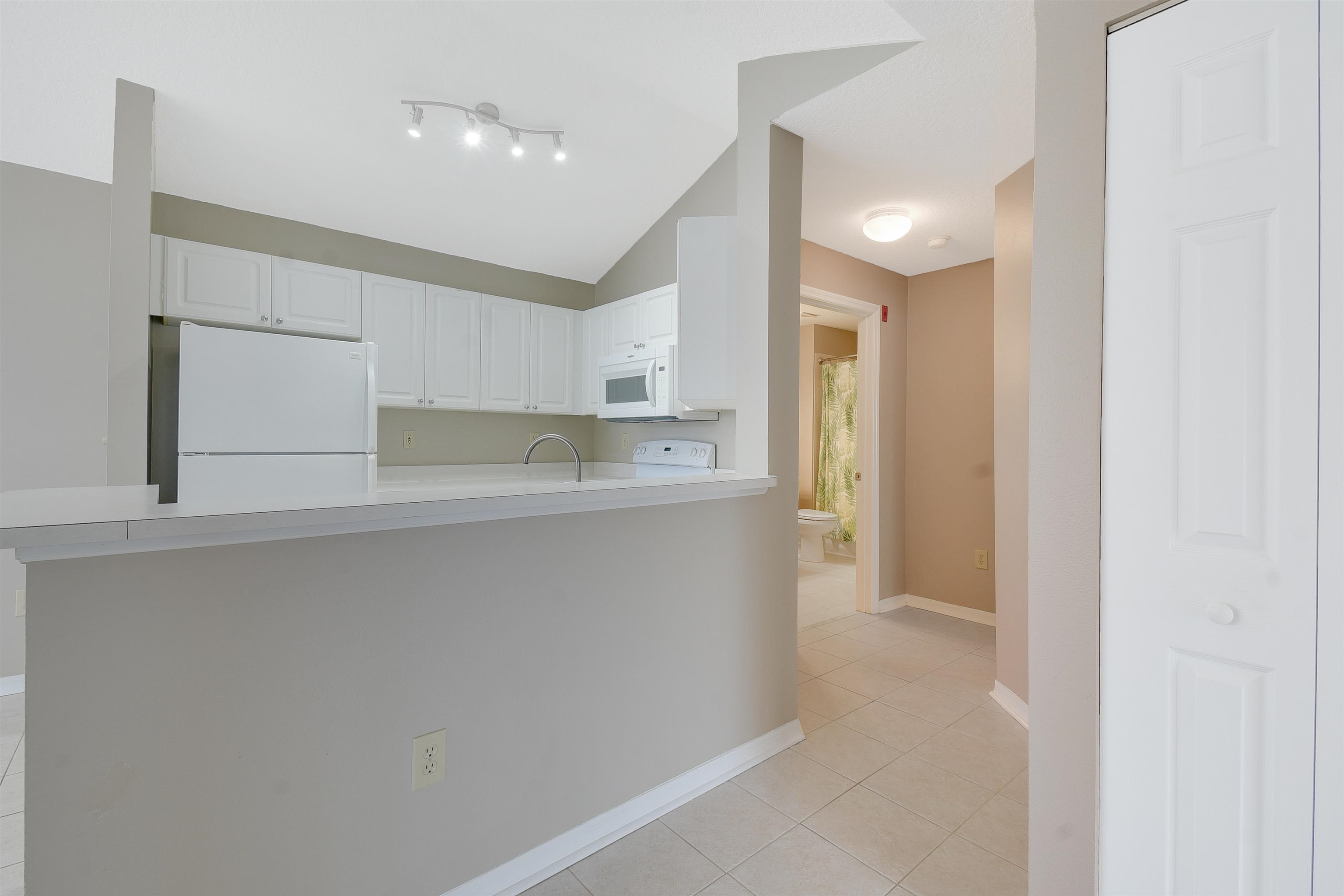 Image 12 of 34 For 24200 Harbour Vista Circle