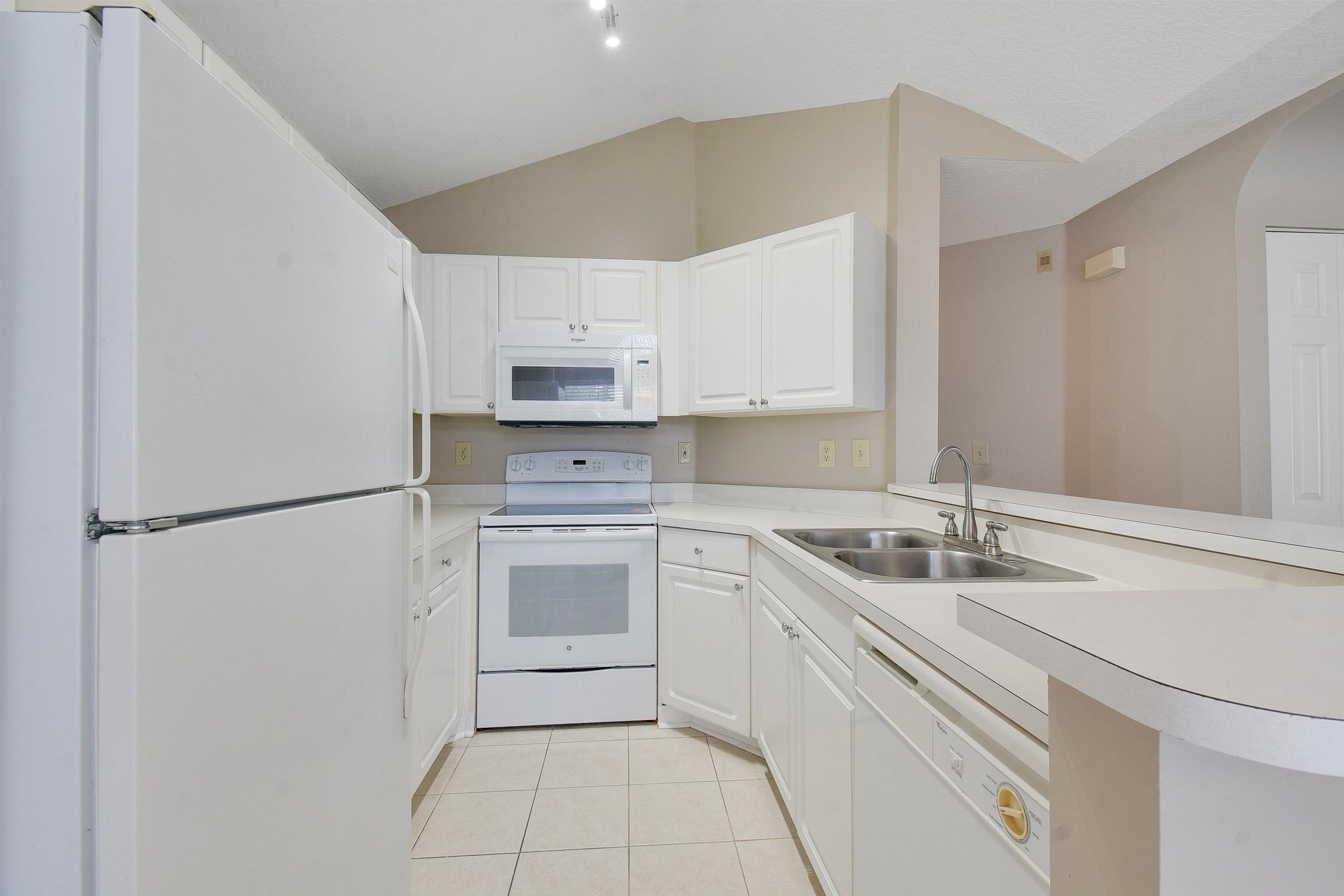 Image 13 of 34 For 24200 Harbour Vista Circle