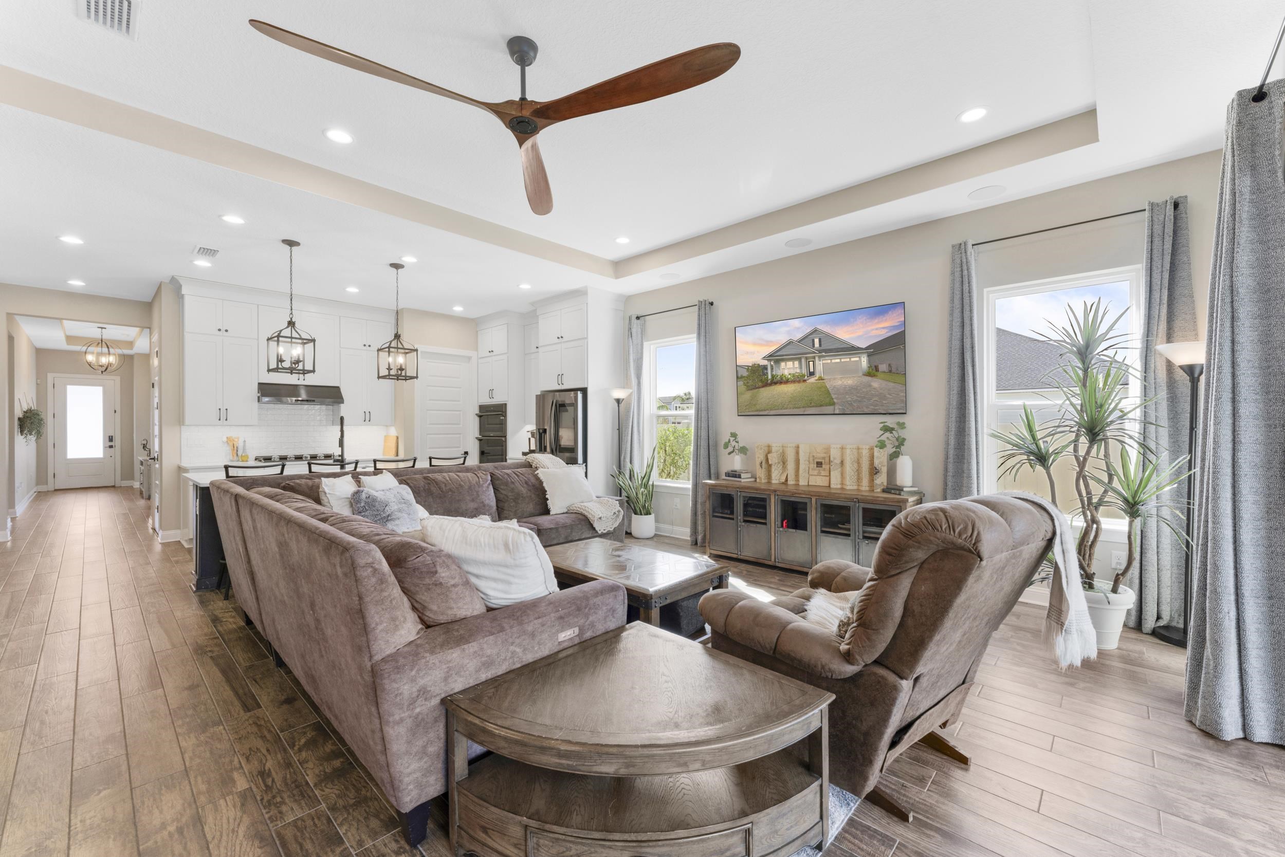 Image 17 of 40 For 380 Maralinda Dr