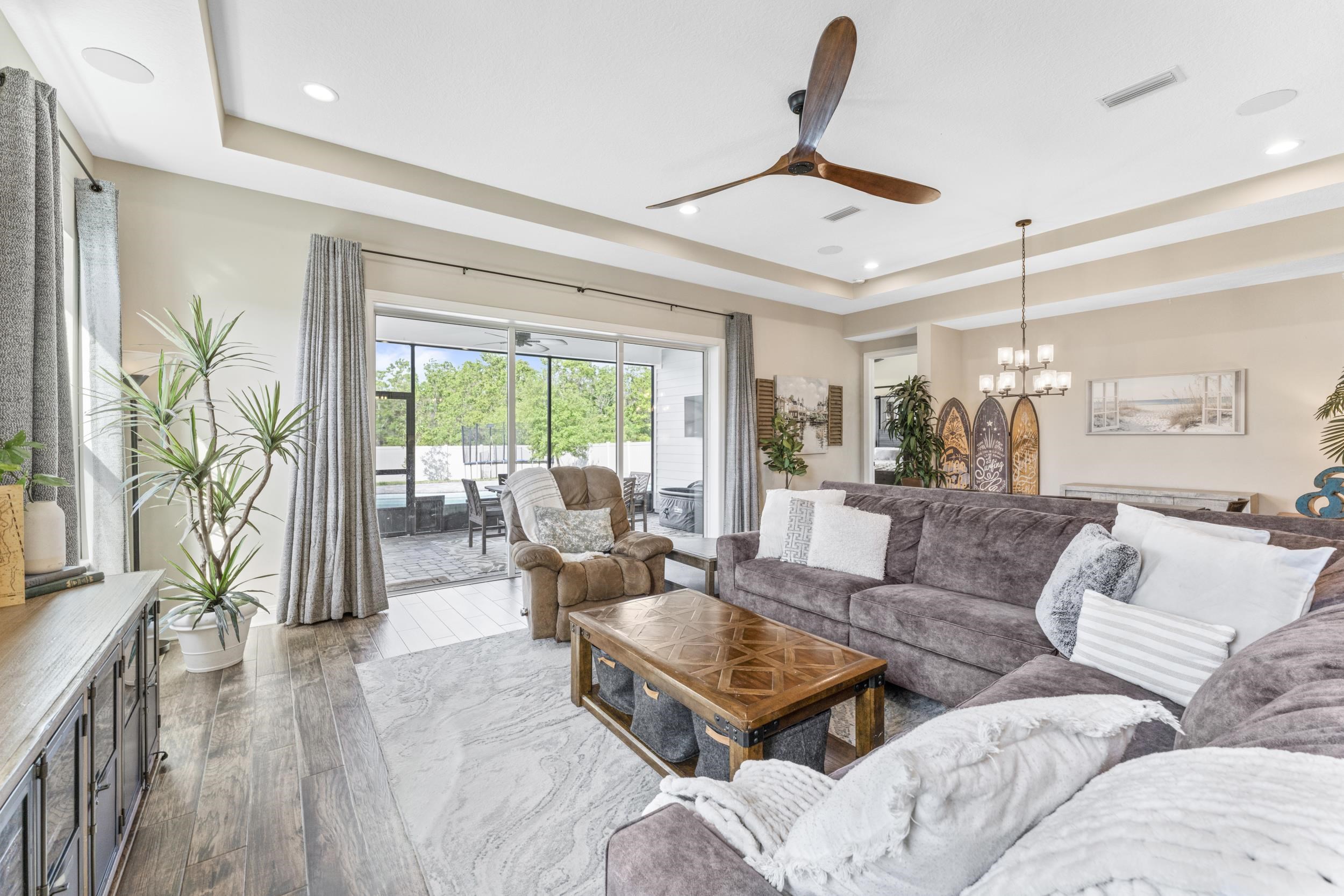 Image 18 of 40 For 380 Maralinda Dr