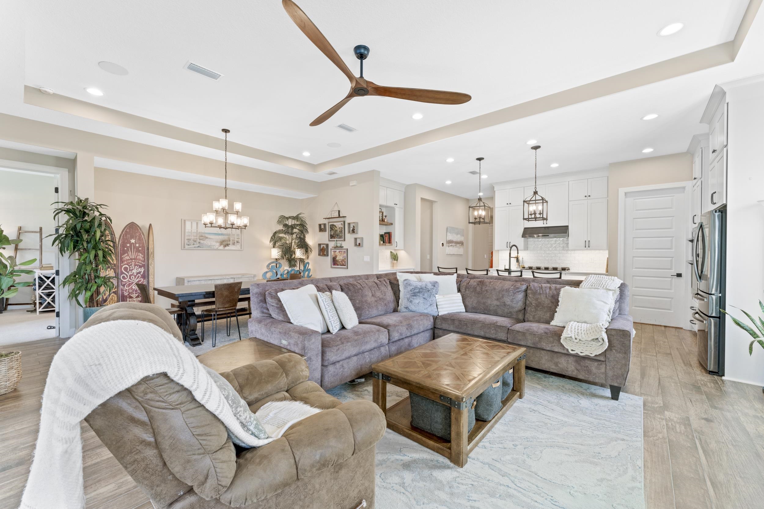 Image 4 of 40 For 380 Maralinda Dr