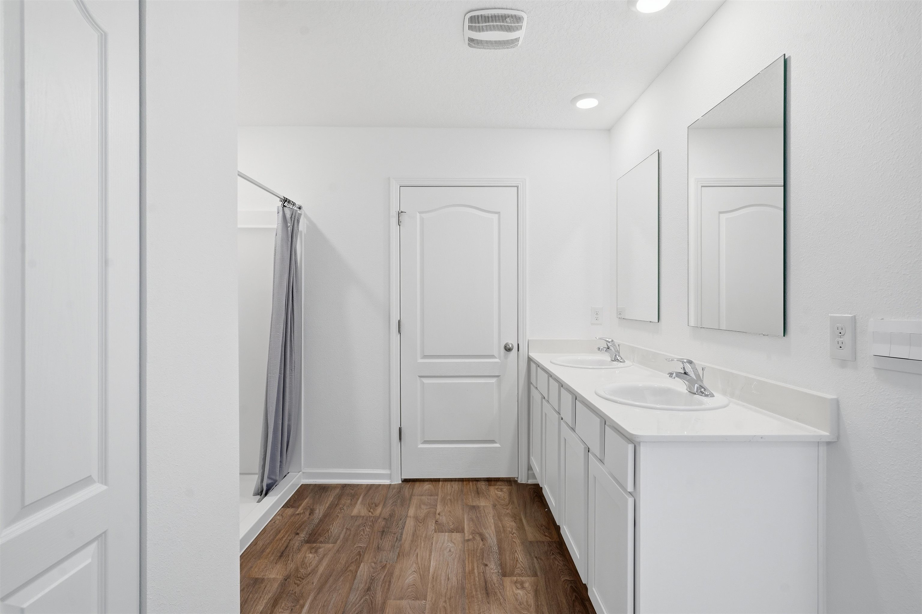 Image 22 of 54 For 190 Ardila Cir