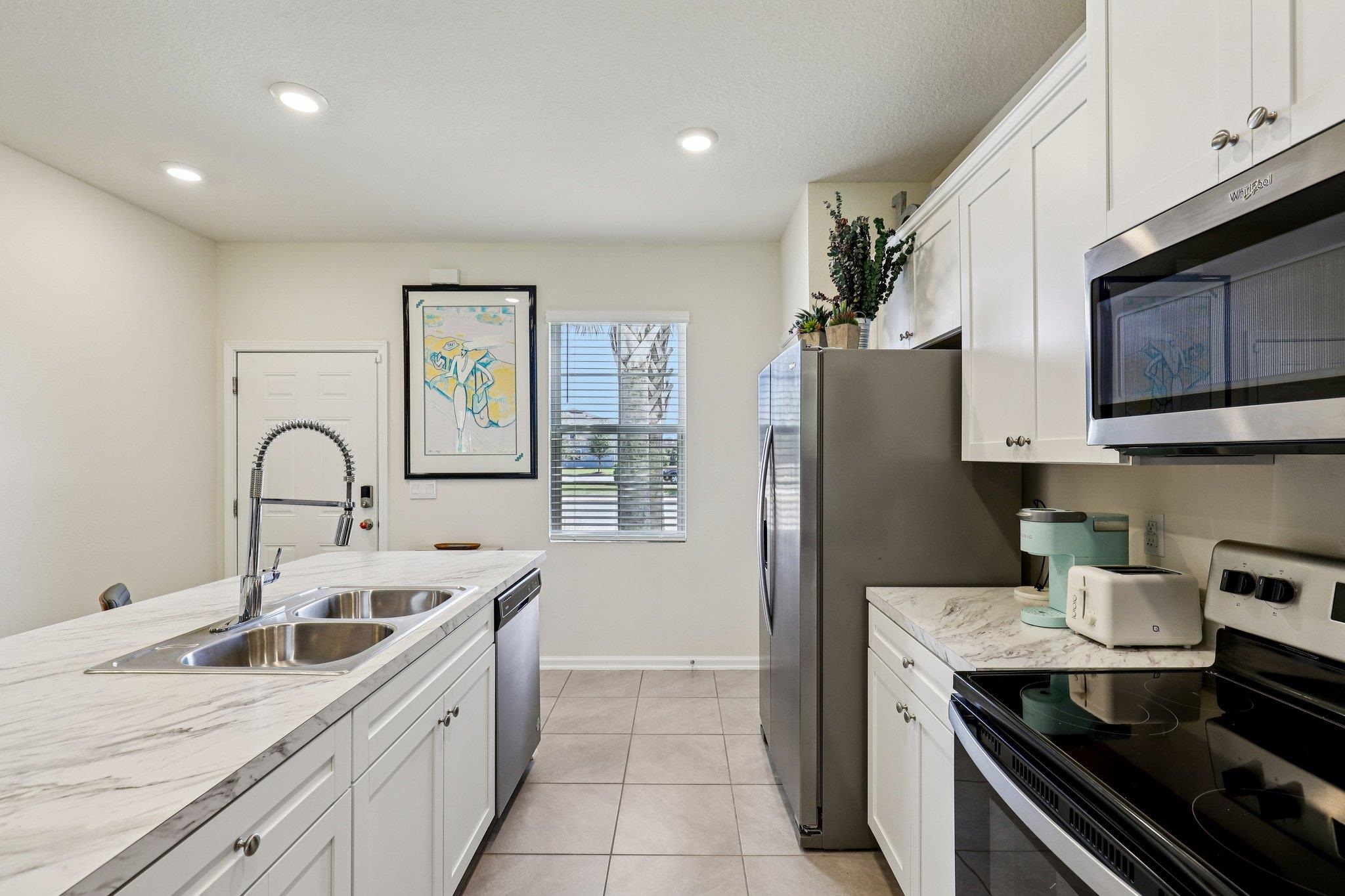 Image 10 of 26 For 70 Whispering Brook Dr