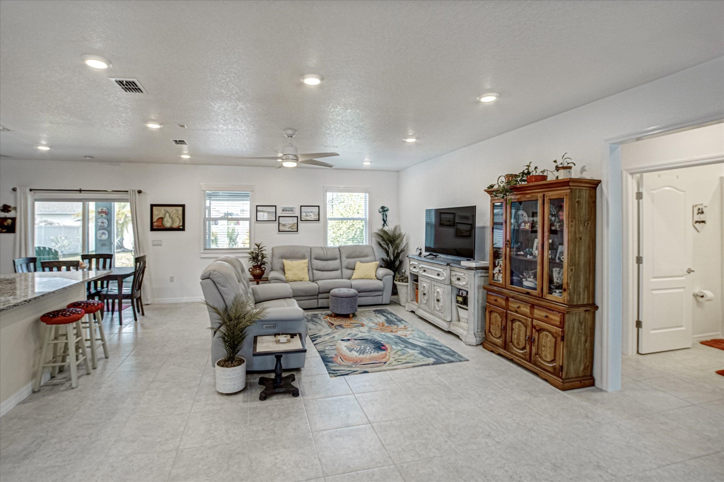 Image 7 of 48 For 103 Ocean Jasper Dr