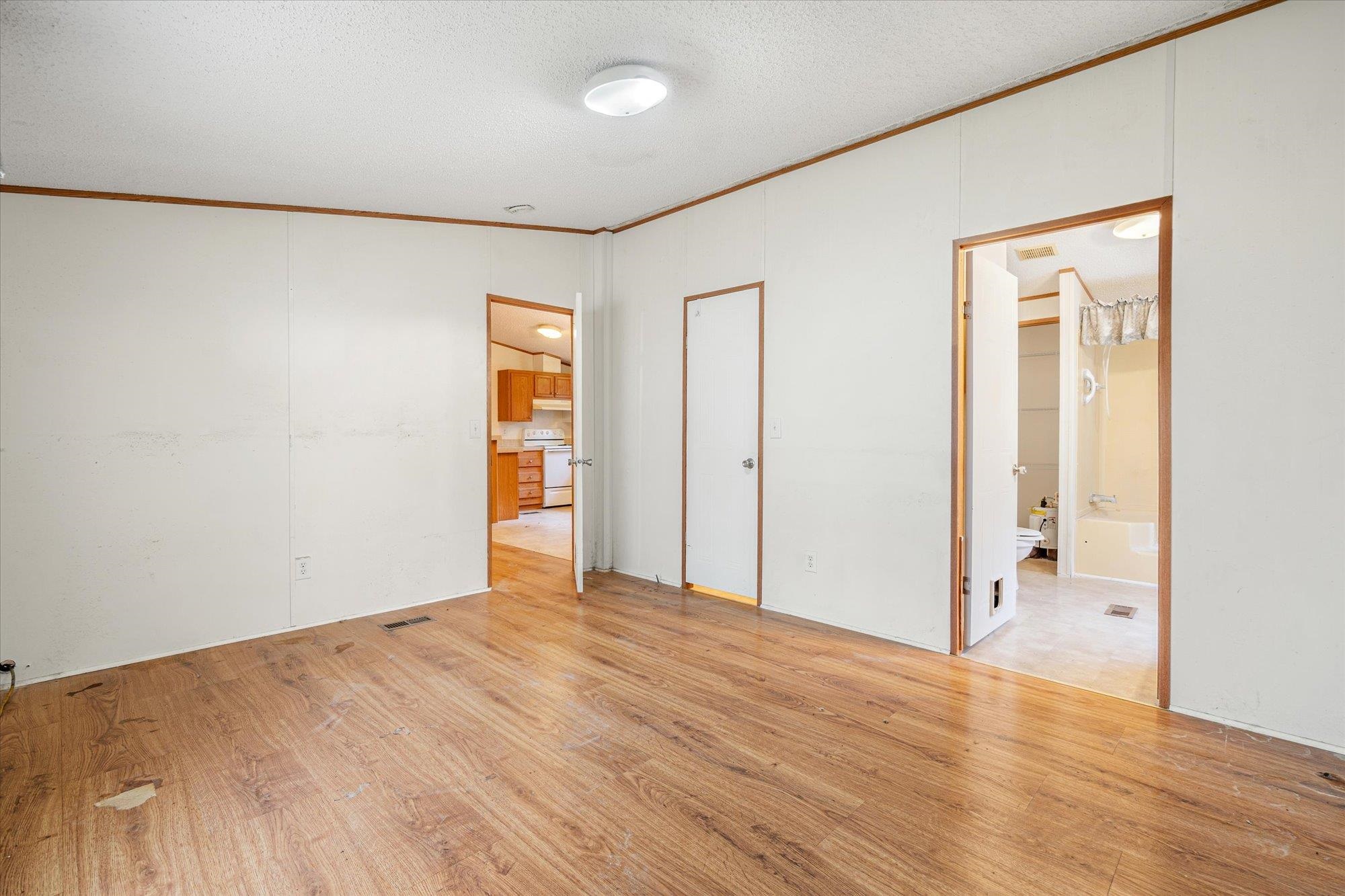 Image 10 of 53 For 4040 Cedar Ford Blvd