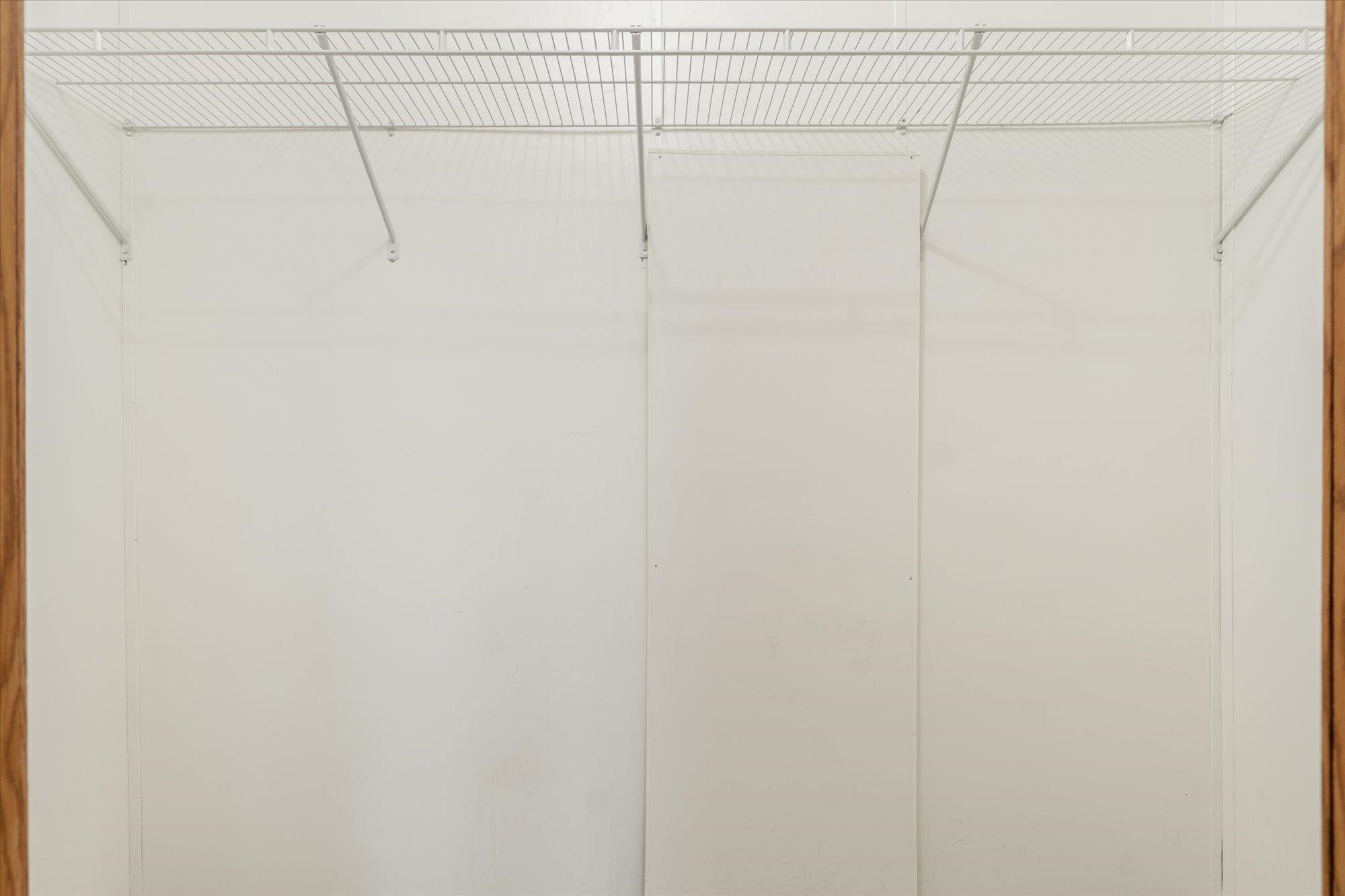 Image 11 of 53 For 4040 Cedar Ford Blvd