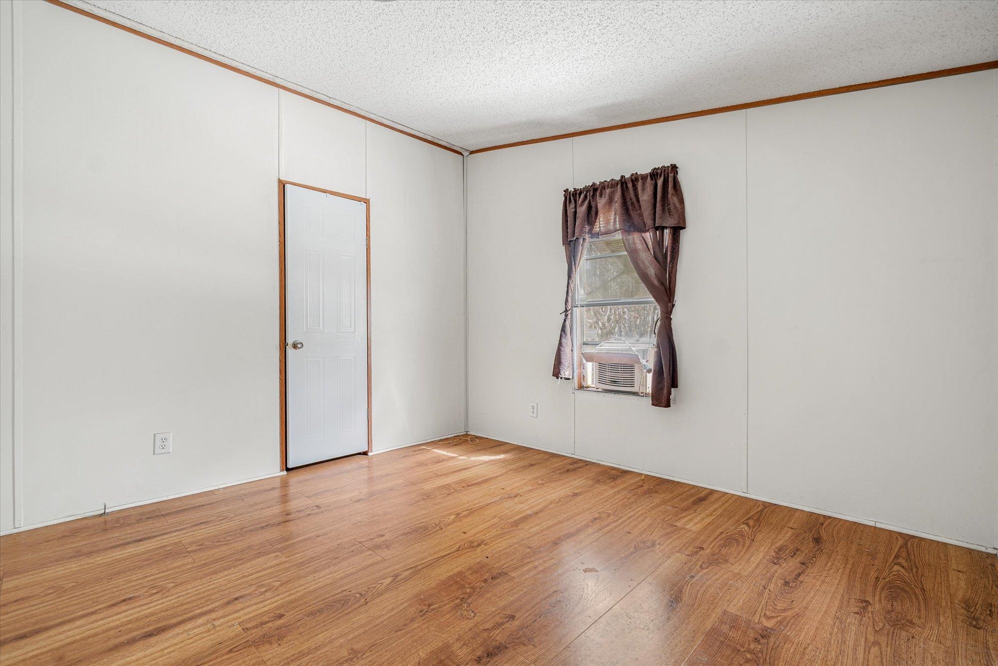 Image 17 of 53 For 4040 Cedar Ford Blvd