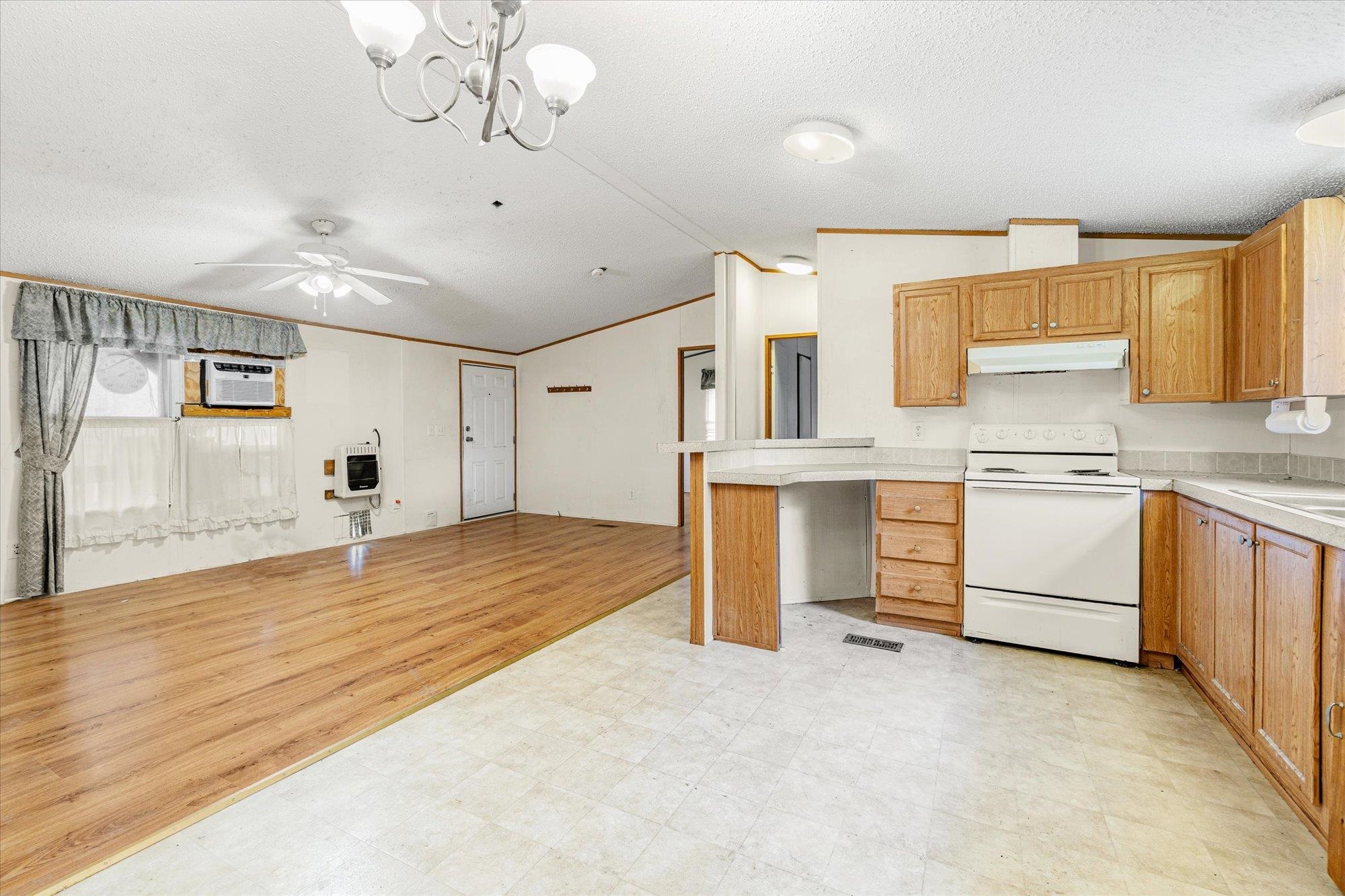 Image 7 of 53 For 4040 Cedar Ford Blvd