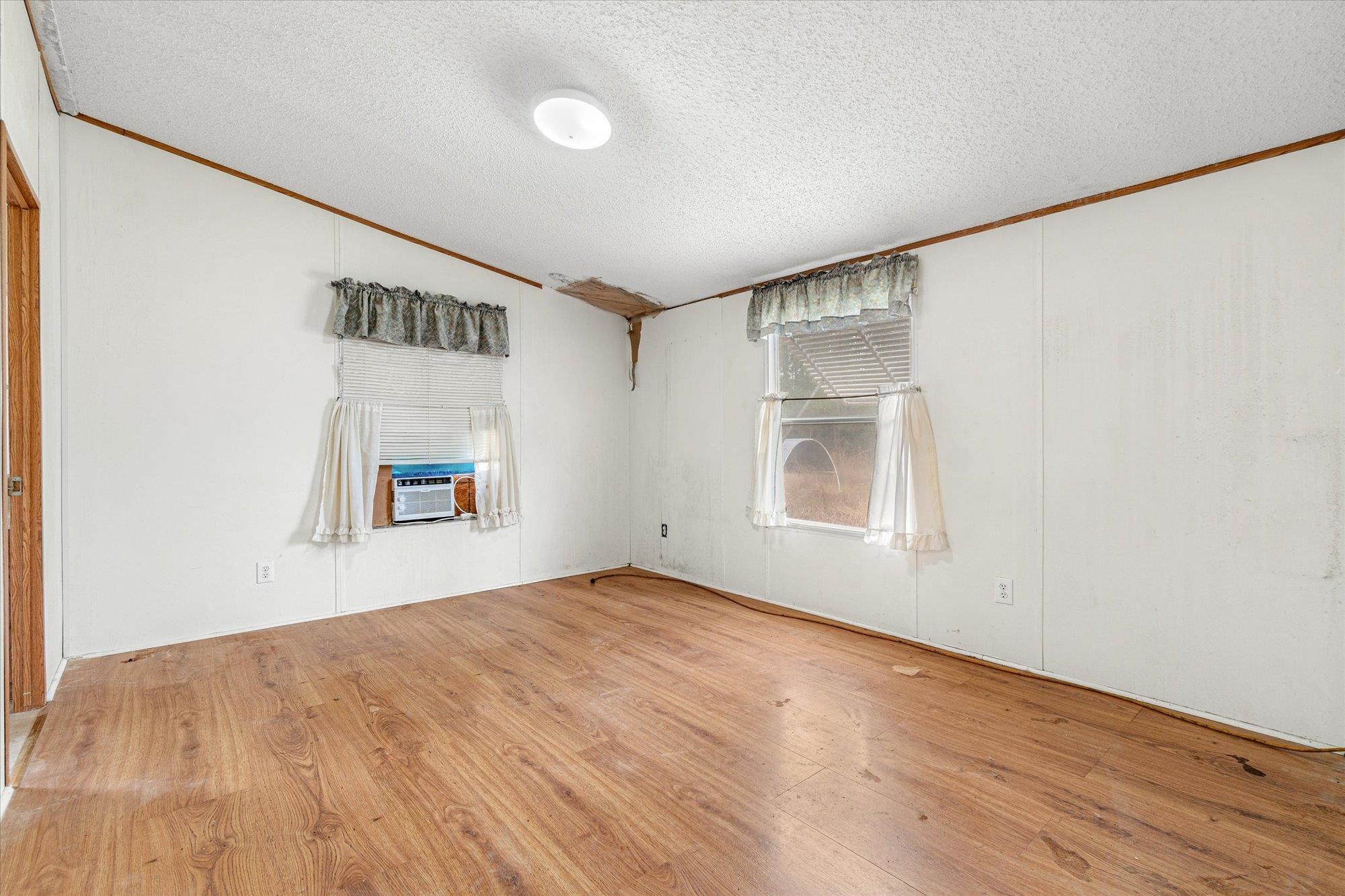 Image 9 of 53 For 4040 Cedar Ford Blvd