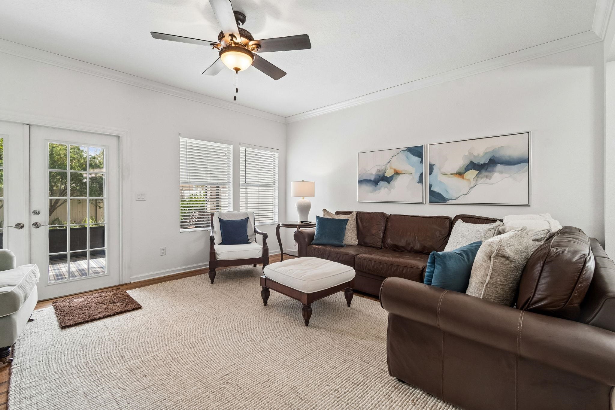 Image 11 of 54 For 206 Mission Cove Cir