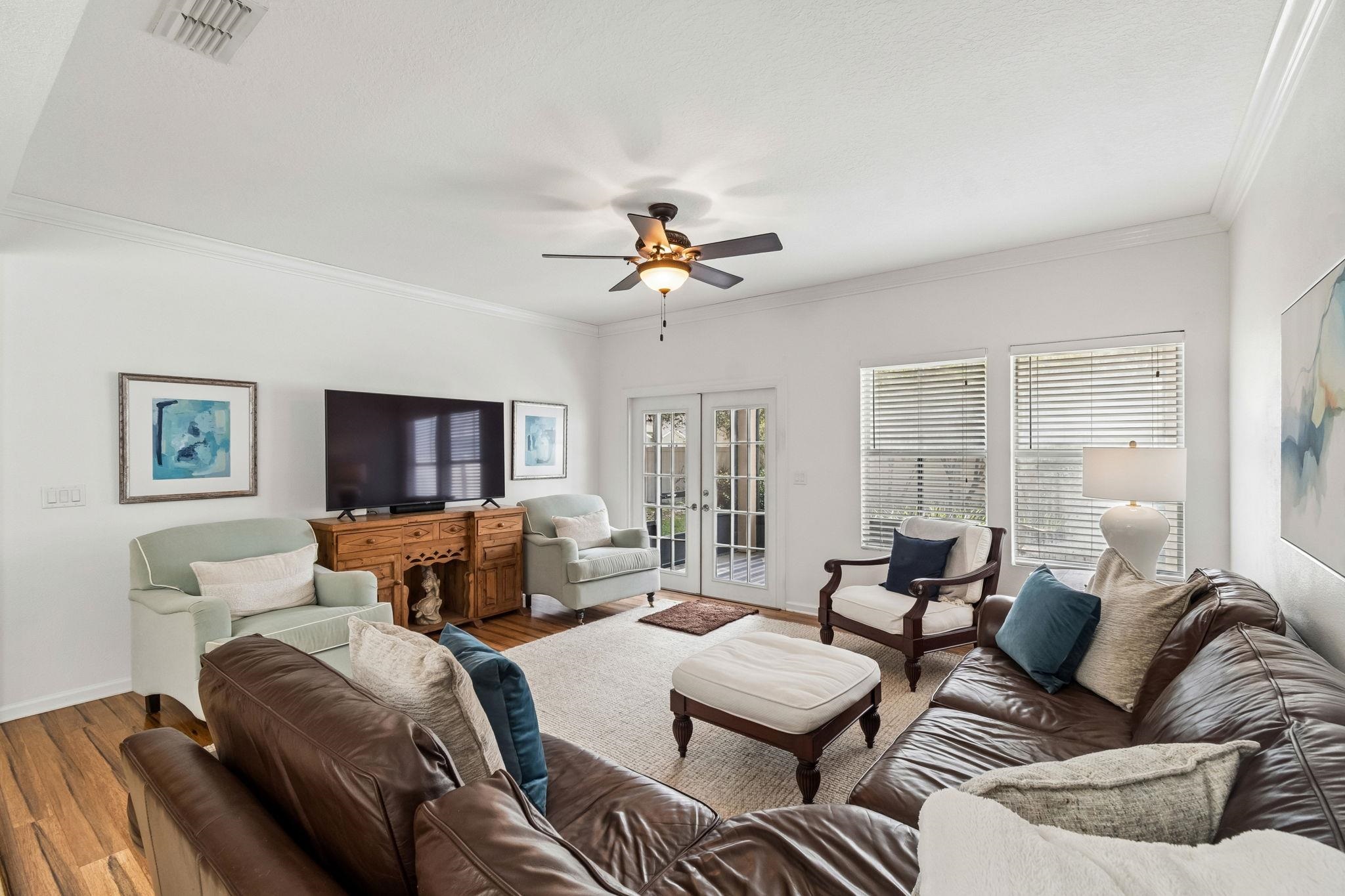 Image 13 of 54 For 206 Mission Cove Cir