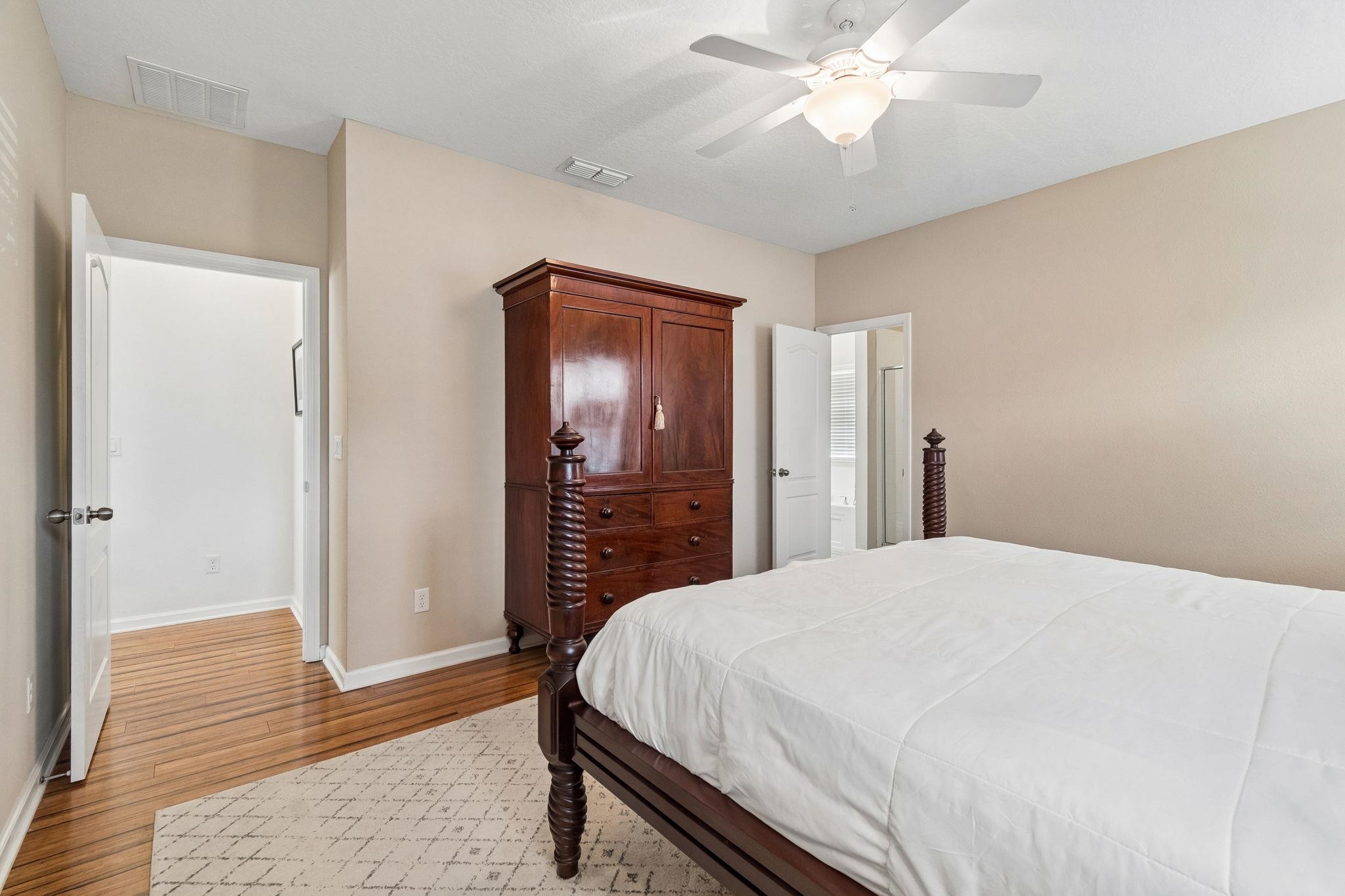 Image 15 of 54 For 206 Mission Cove Cir