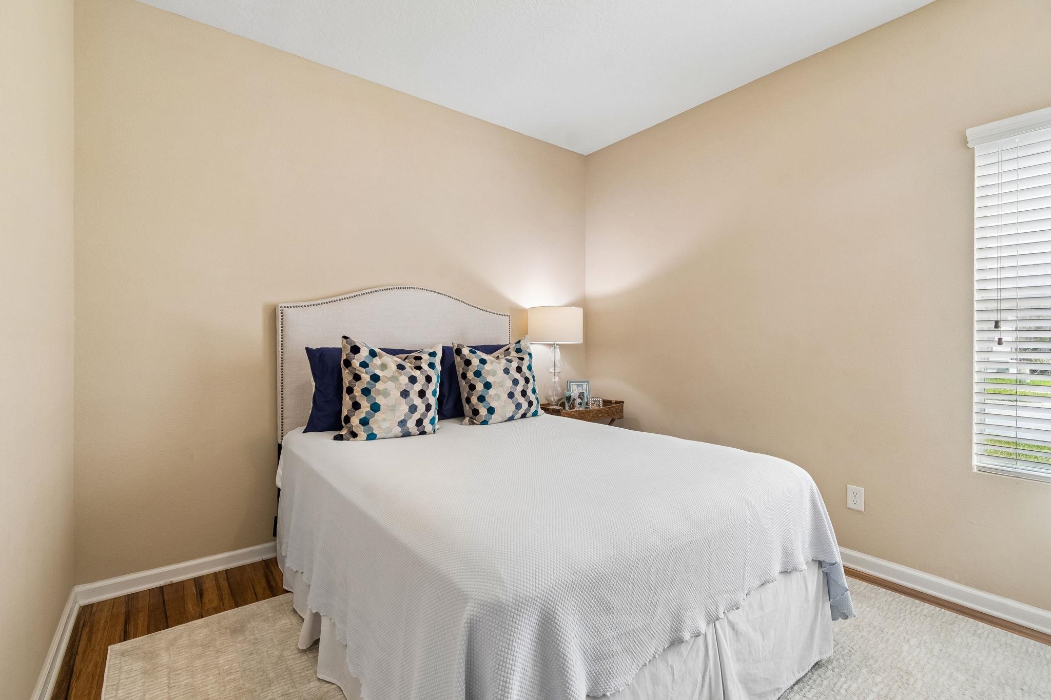 Image 22 of 54 For 206 Mission Cove Cir