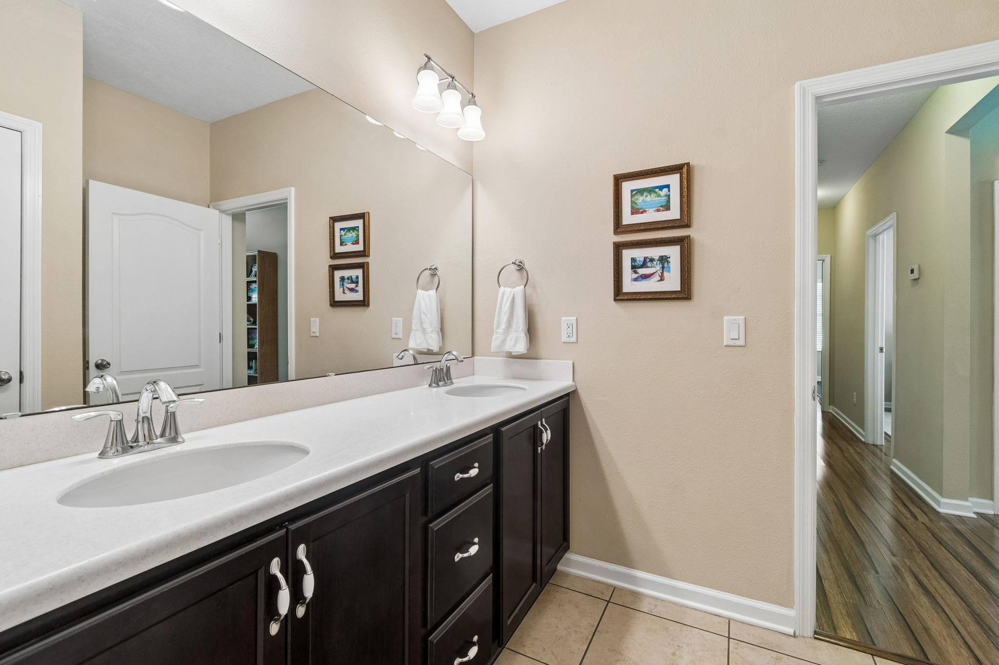 Image 26 of 54 For 206 Mission Cove Cir