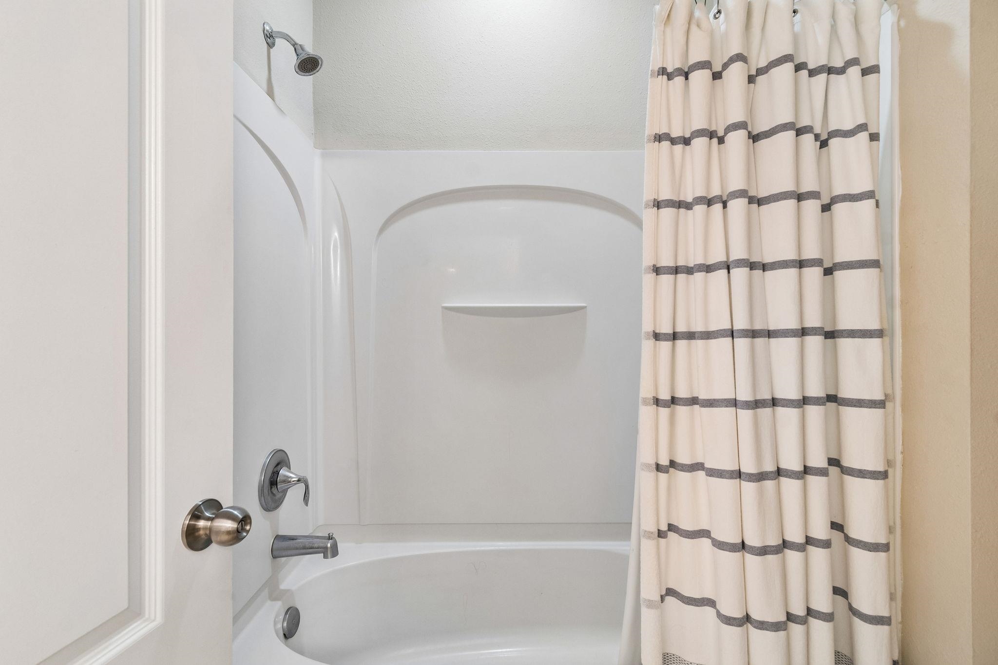 Image 27 of 54 For 206 Mission Cove Cir