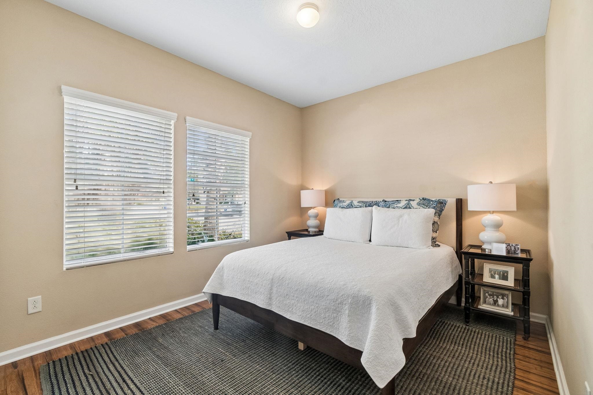 Image 28 of 54 For 206 Mission Cove Cir