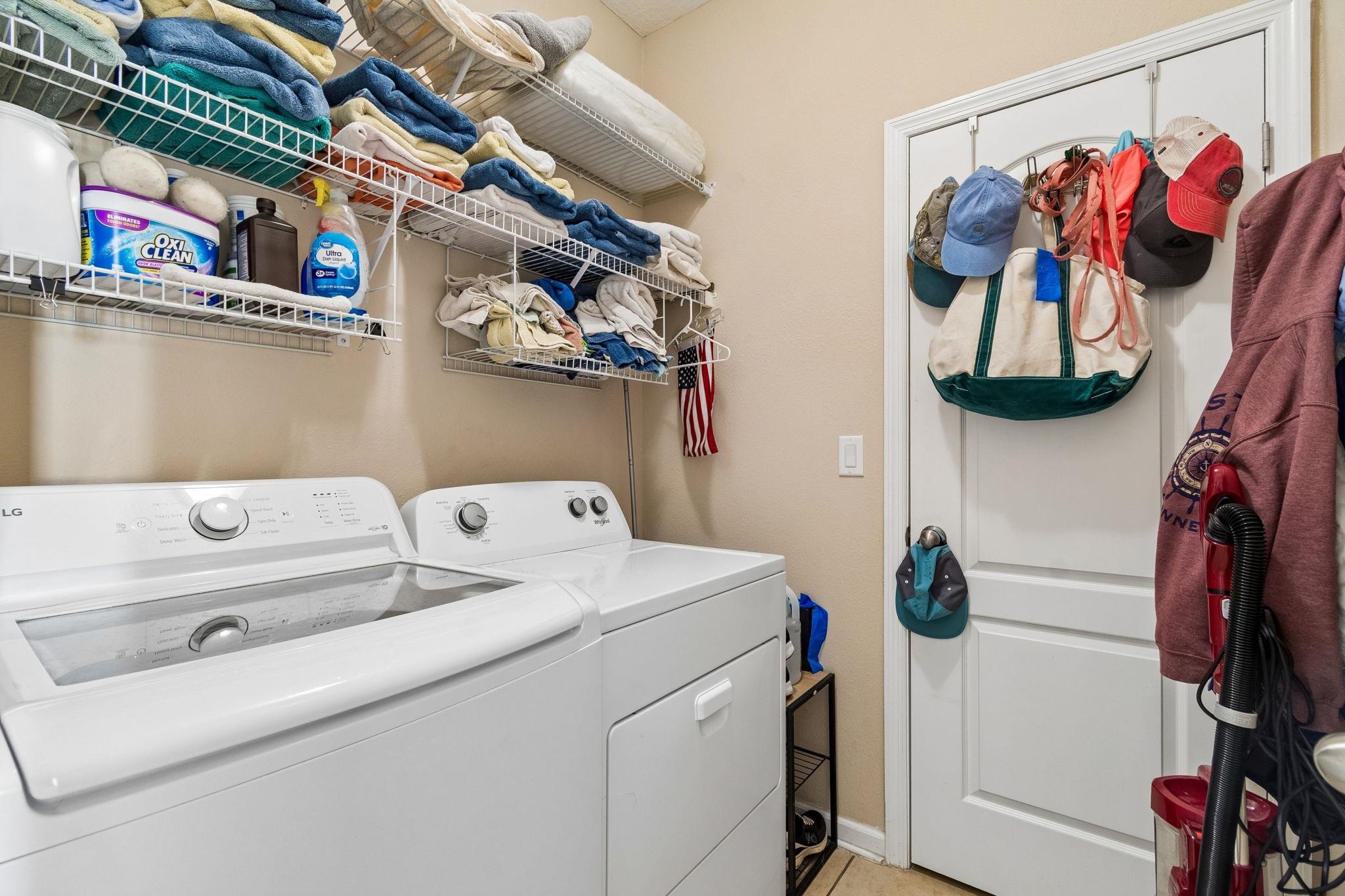 Image 33 of 54 For 206 Mission Cove Cir