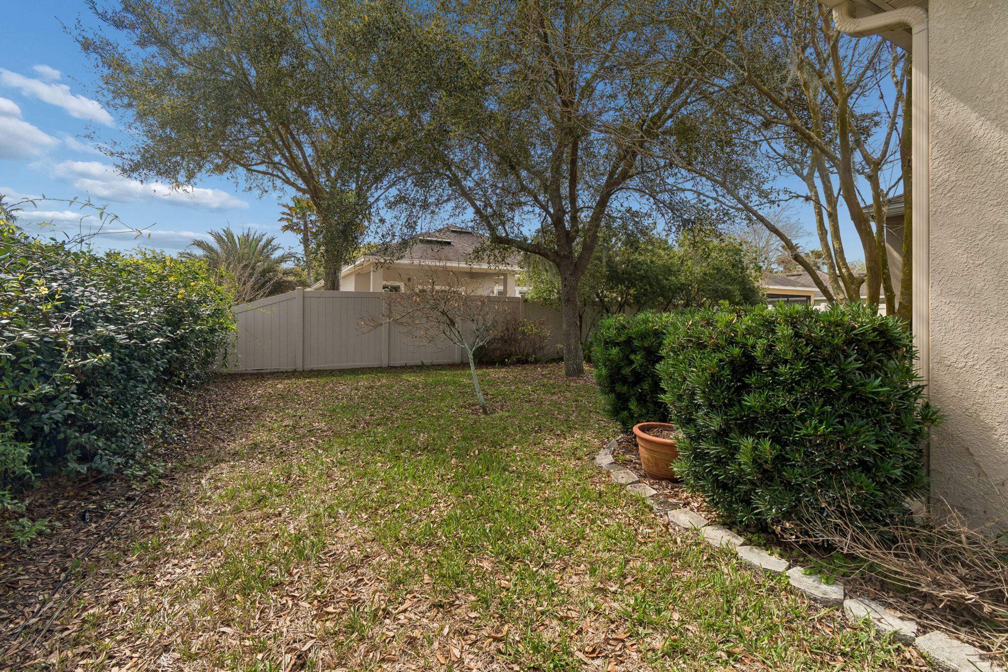 Image 38 of 54 For 206 Mission Cove Cir