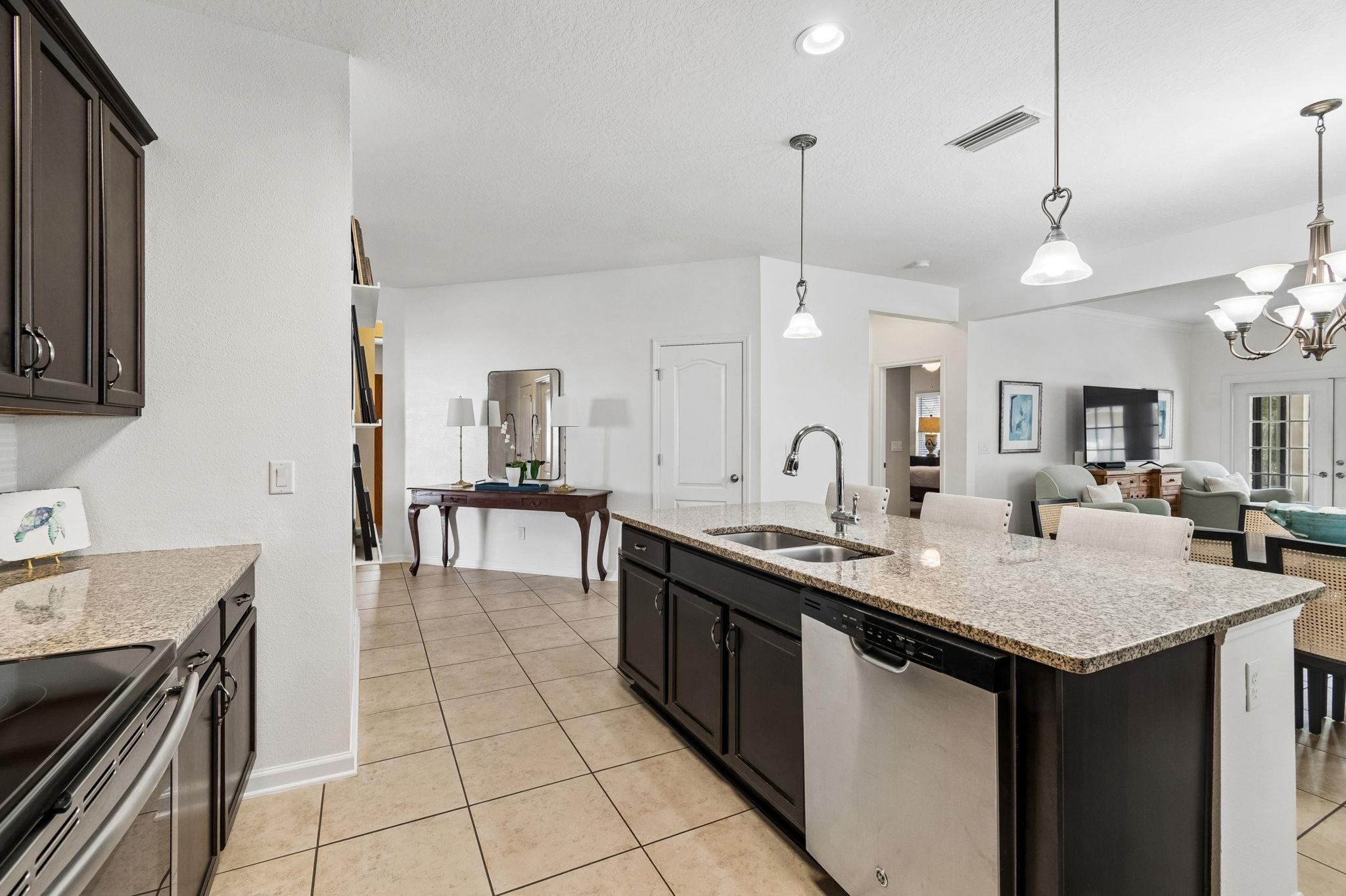 Image 5 of 54 For 206 Mission Cove Cir