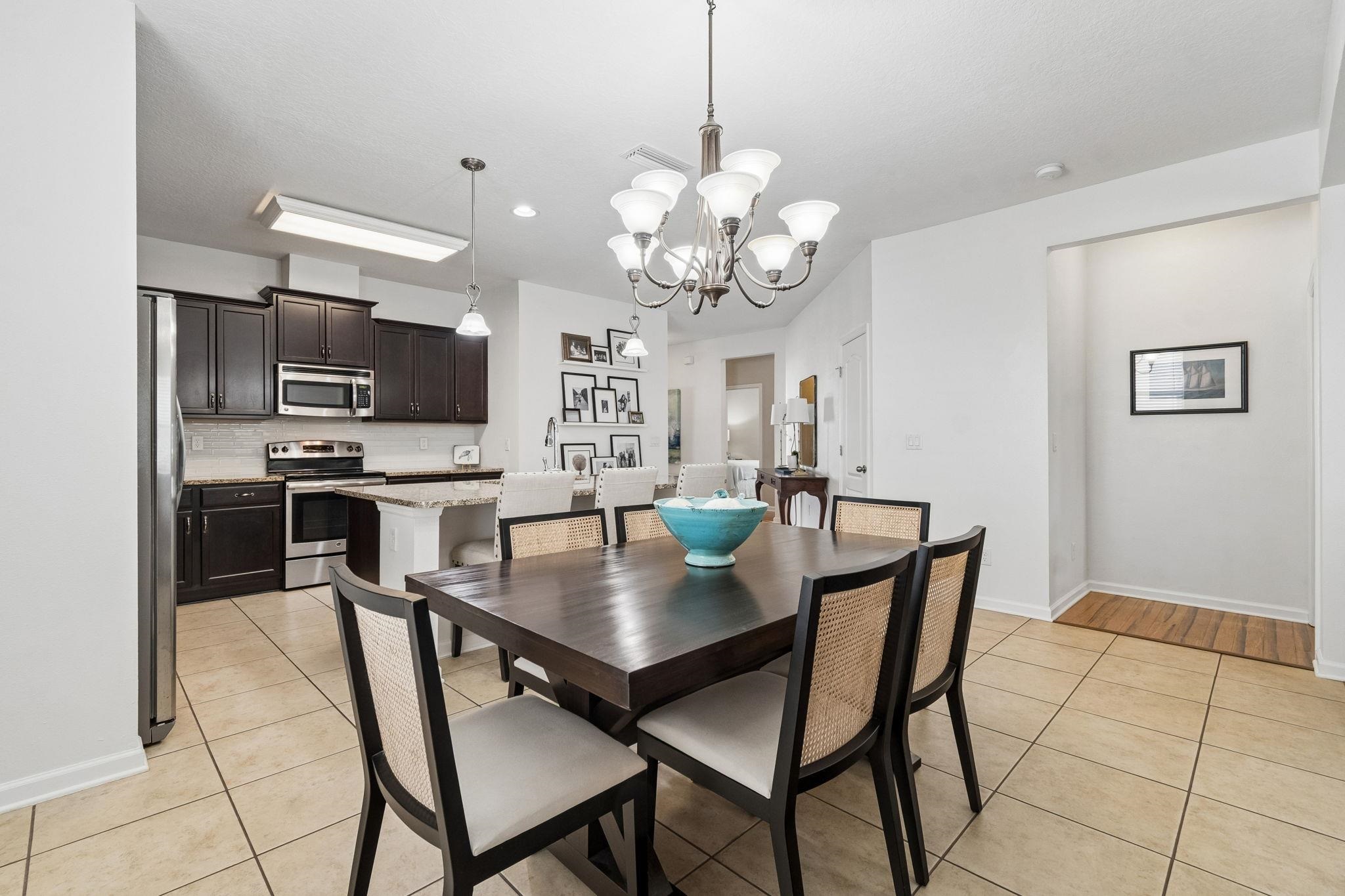 Image 9 of 54 For 206 Mission Cove Cir