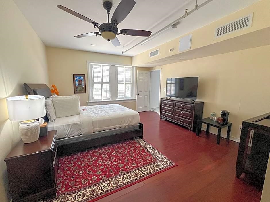 Image 11 of 58 For 215 Woodland Blvd. S