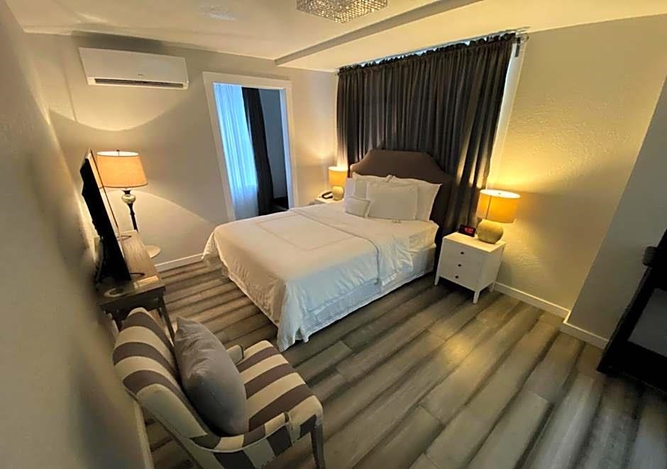 Image 12 of 58 For 215 Woodland Blvd. S