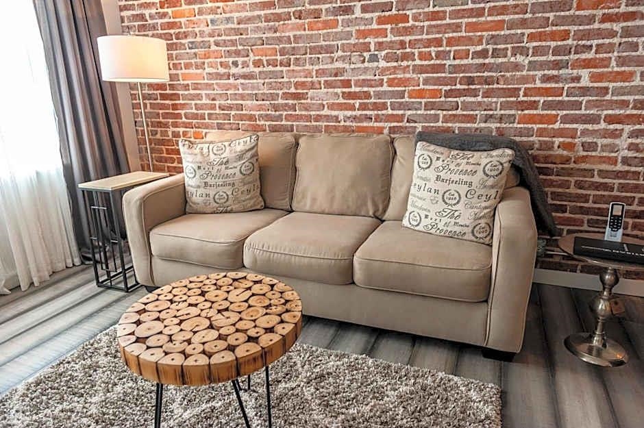 Image 13 of 58 For 215 Woodland Blvd. S