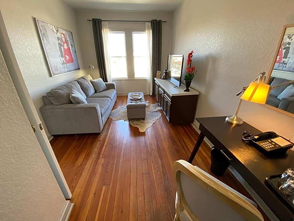 Image 19 of 58 For 215 Woodland Blvd. S