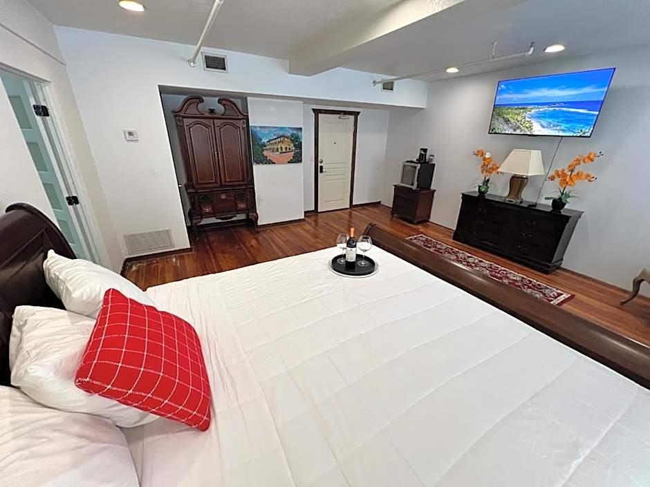 Image 23 of 58 For 215 Woodland Blvd. S