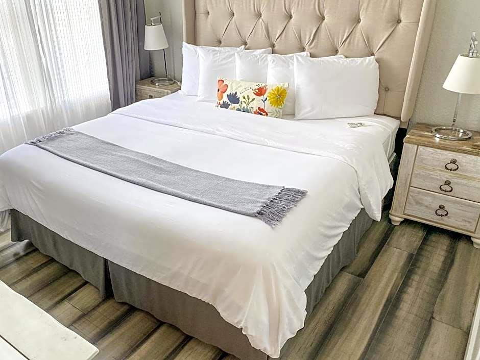 Image 27 of 58 For 215 Woodland Blvd. S